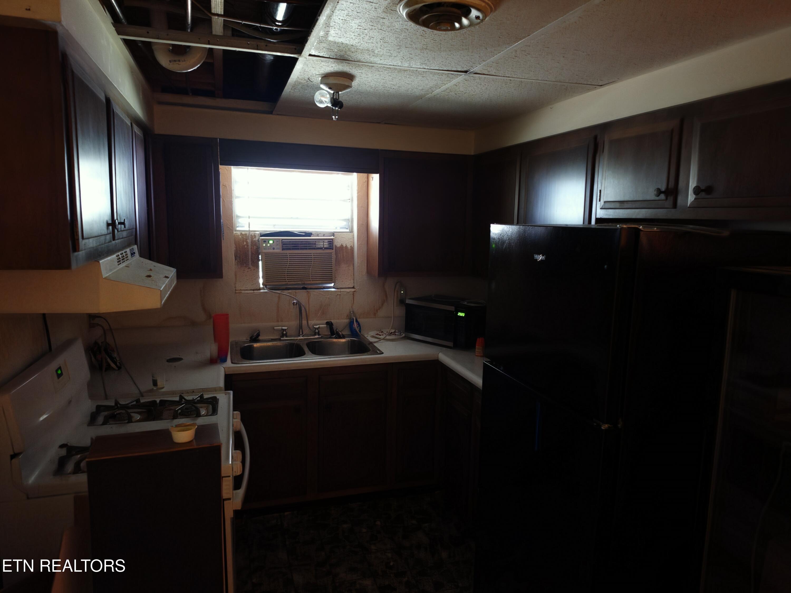 142 Oak Circle Rocky Top TN 37769