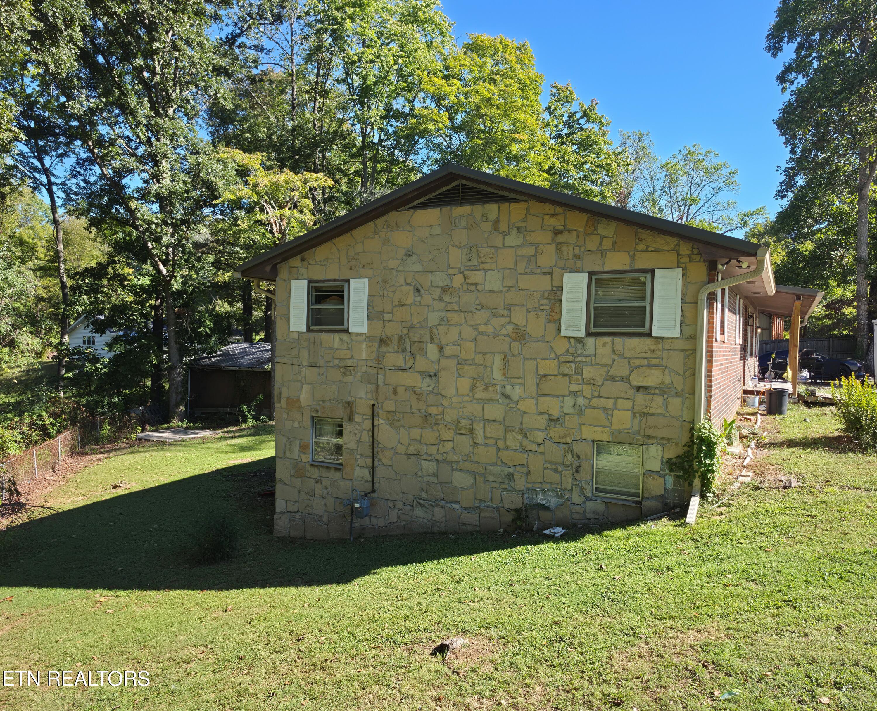 142 Oak Circle Rocky Top TN 37769