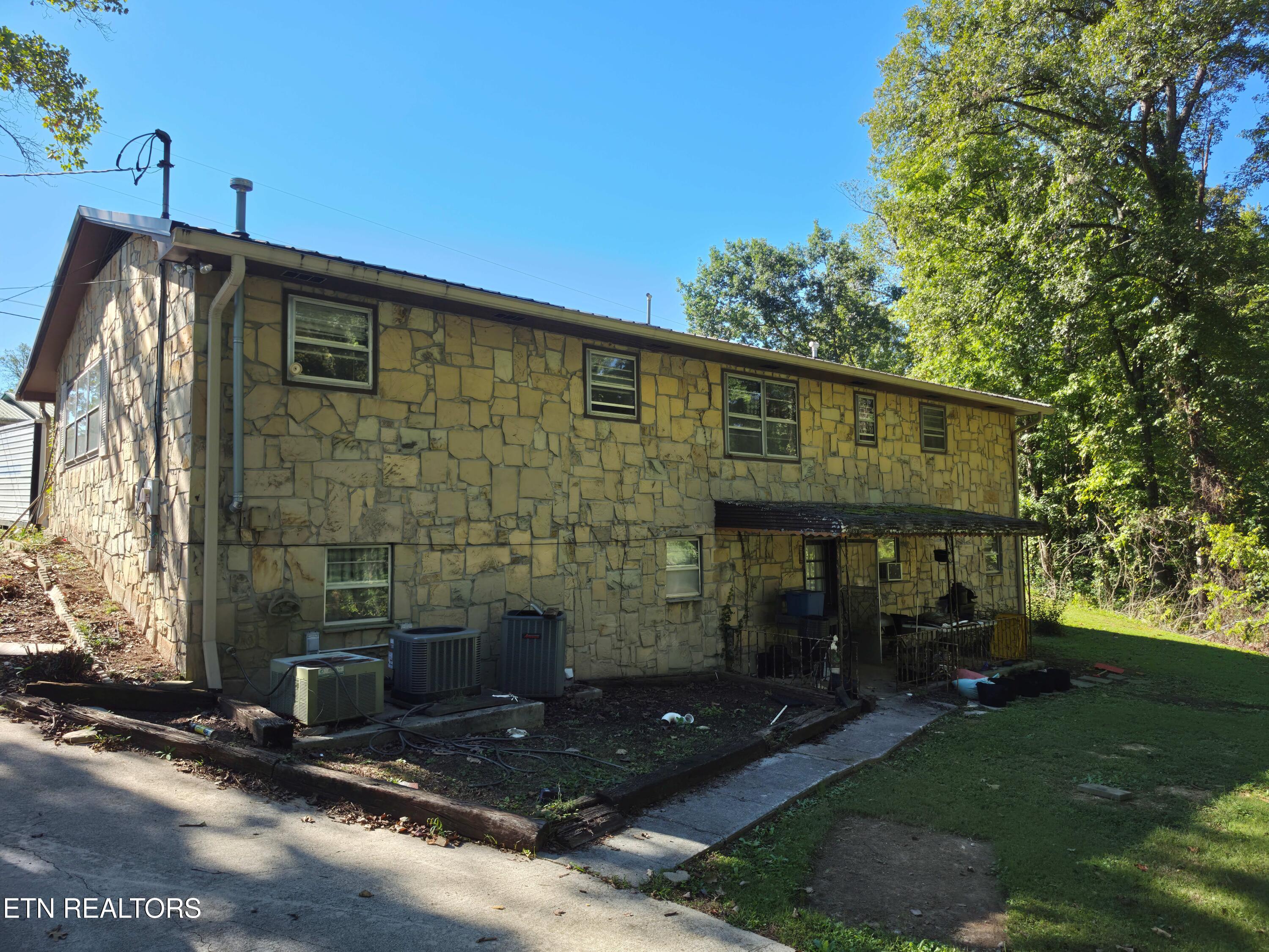 142 Oak Circle Rocky Top TN 37769