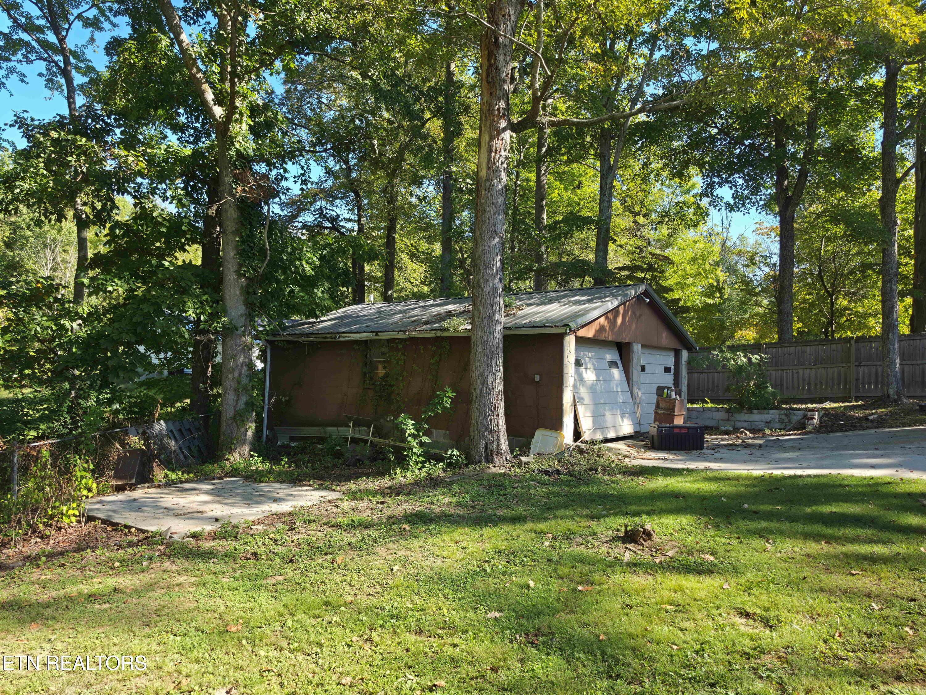 142 Oak Circle Rocky Top TN 37769