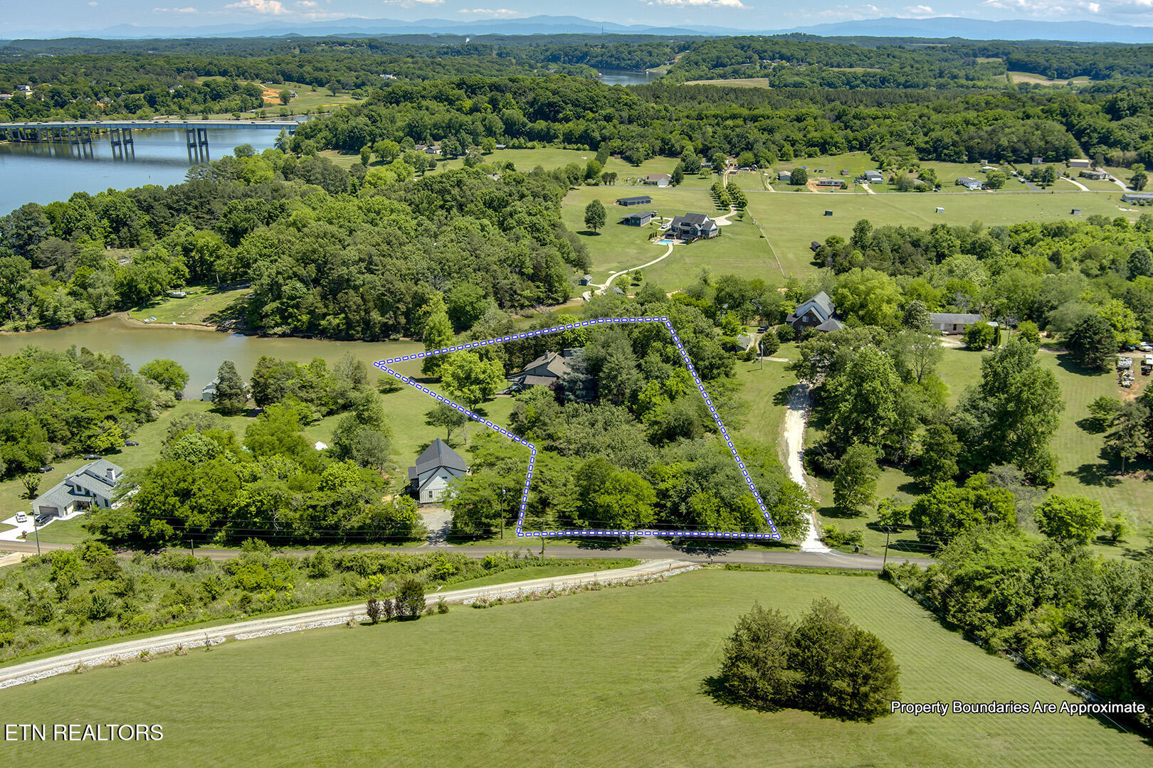2092 Lakewood Drive Loudon TN 37774