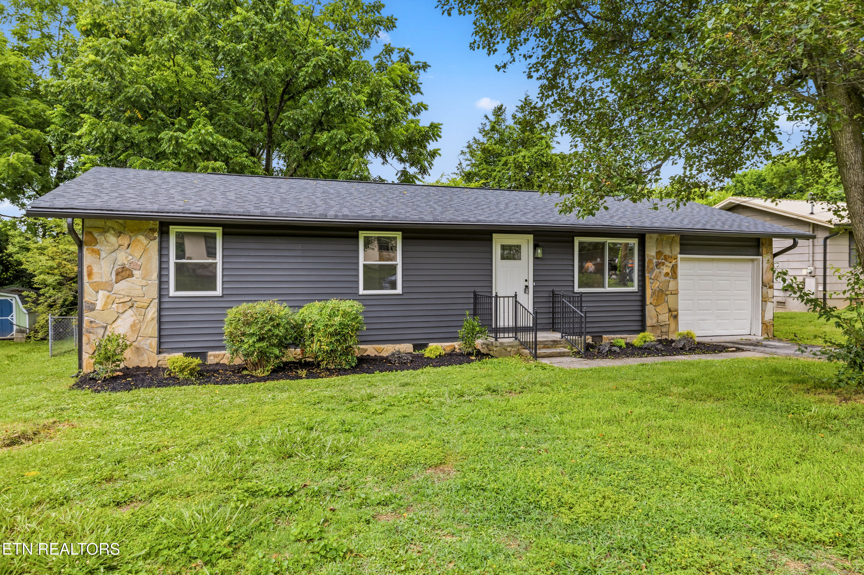 1715 Ambling Lane Knoxville TN 37912