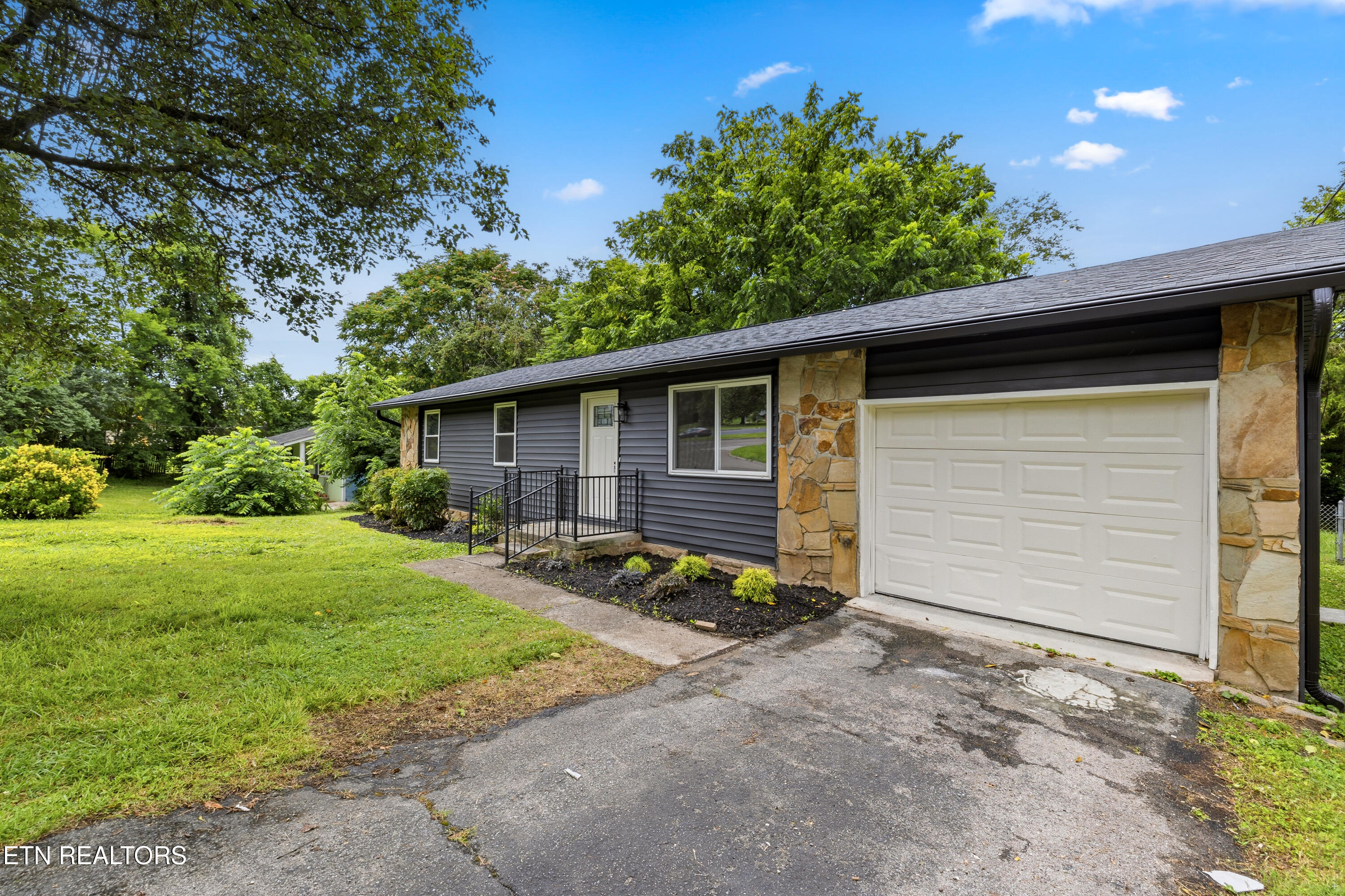1715 Ambling Lane Knoxville TN 37912