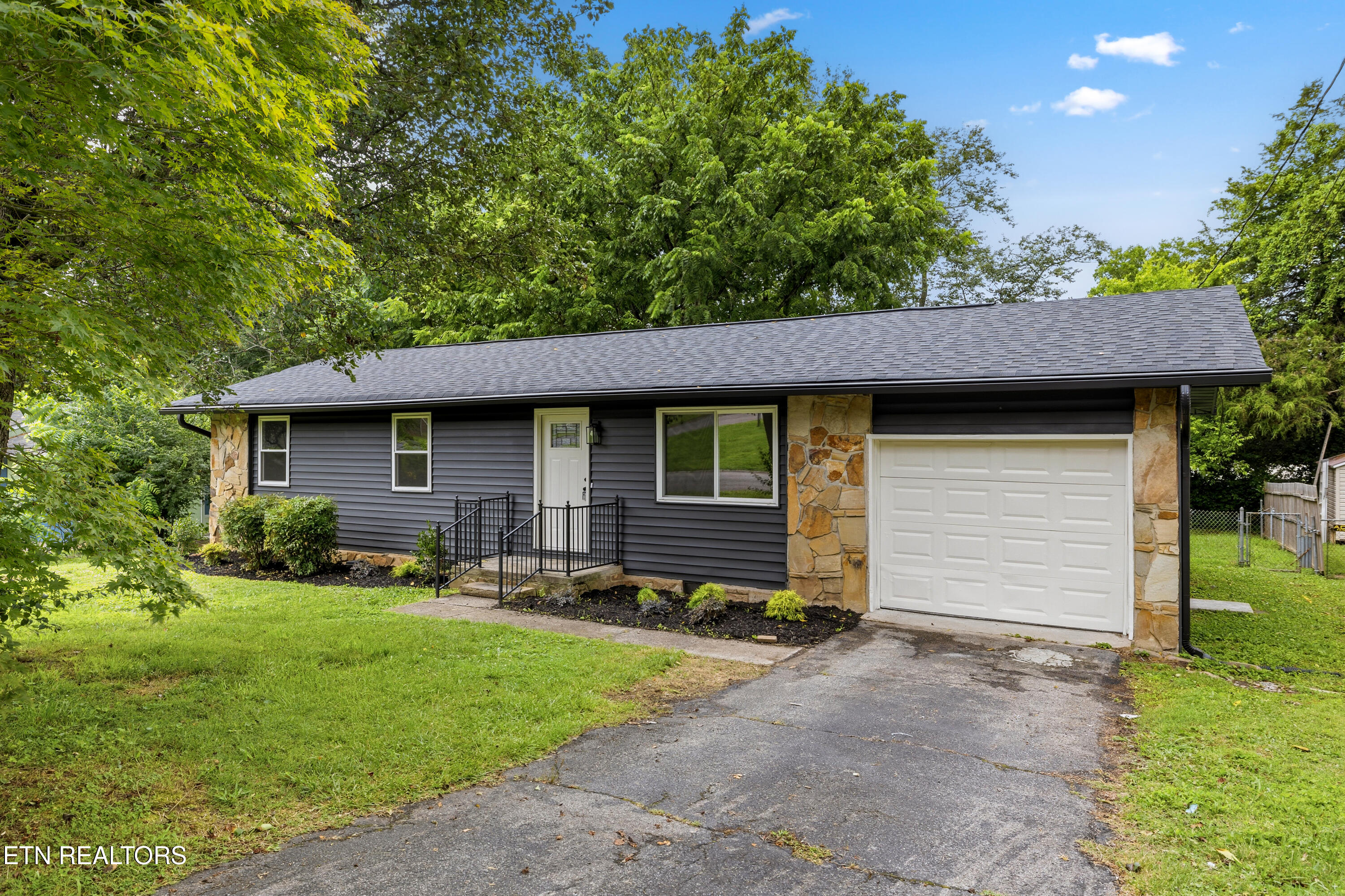 1715 Ambling Lane Knoxville TN 37912