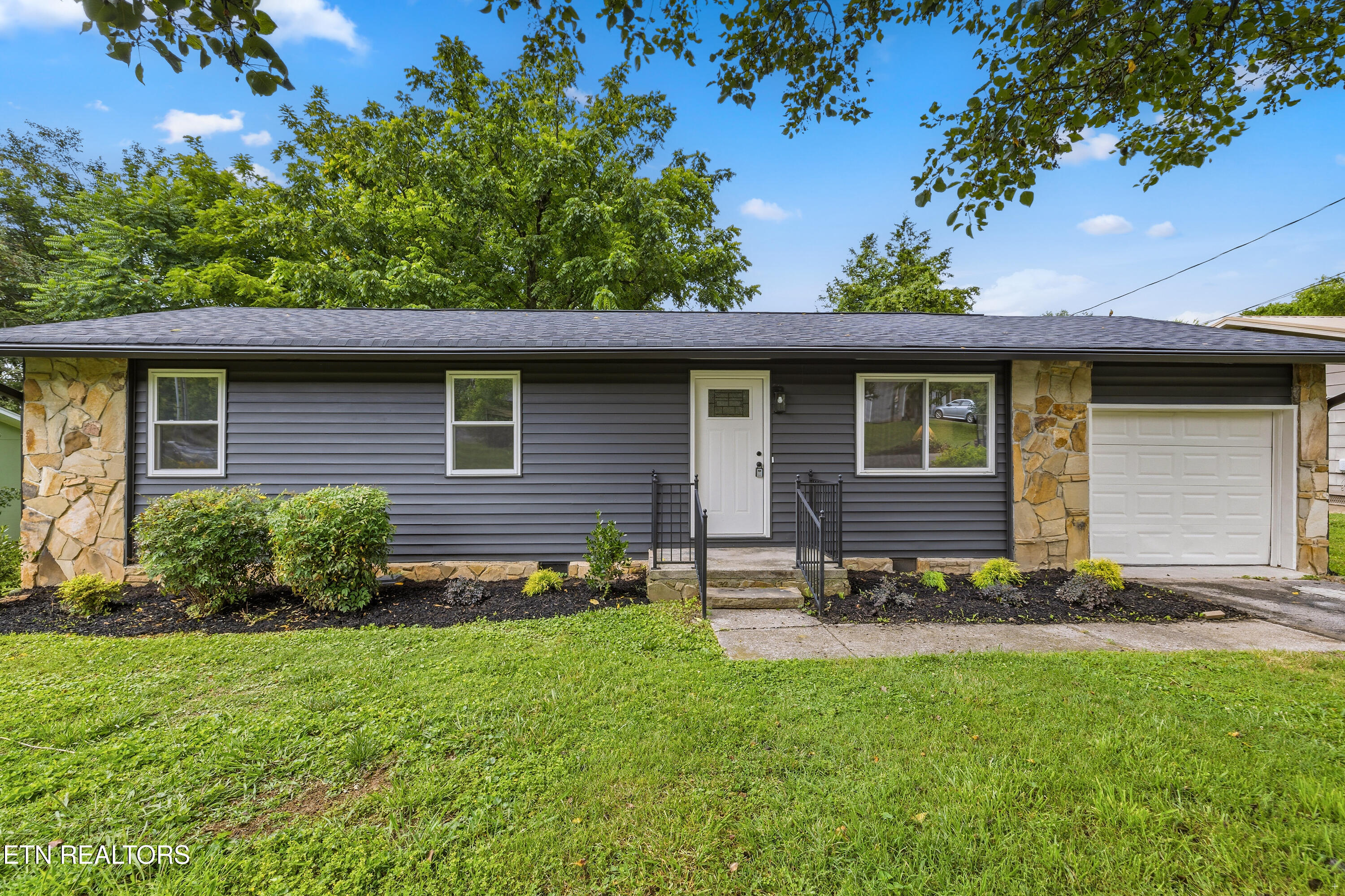 1715 Ambling Lane Knoxville TN 37912