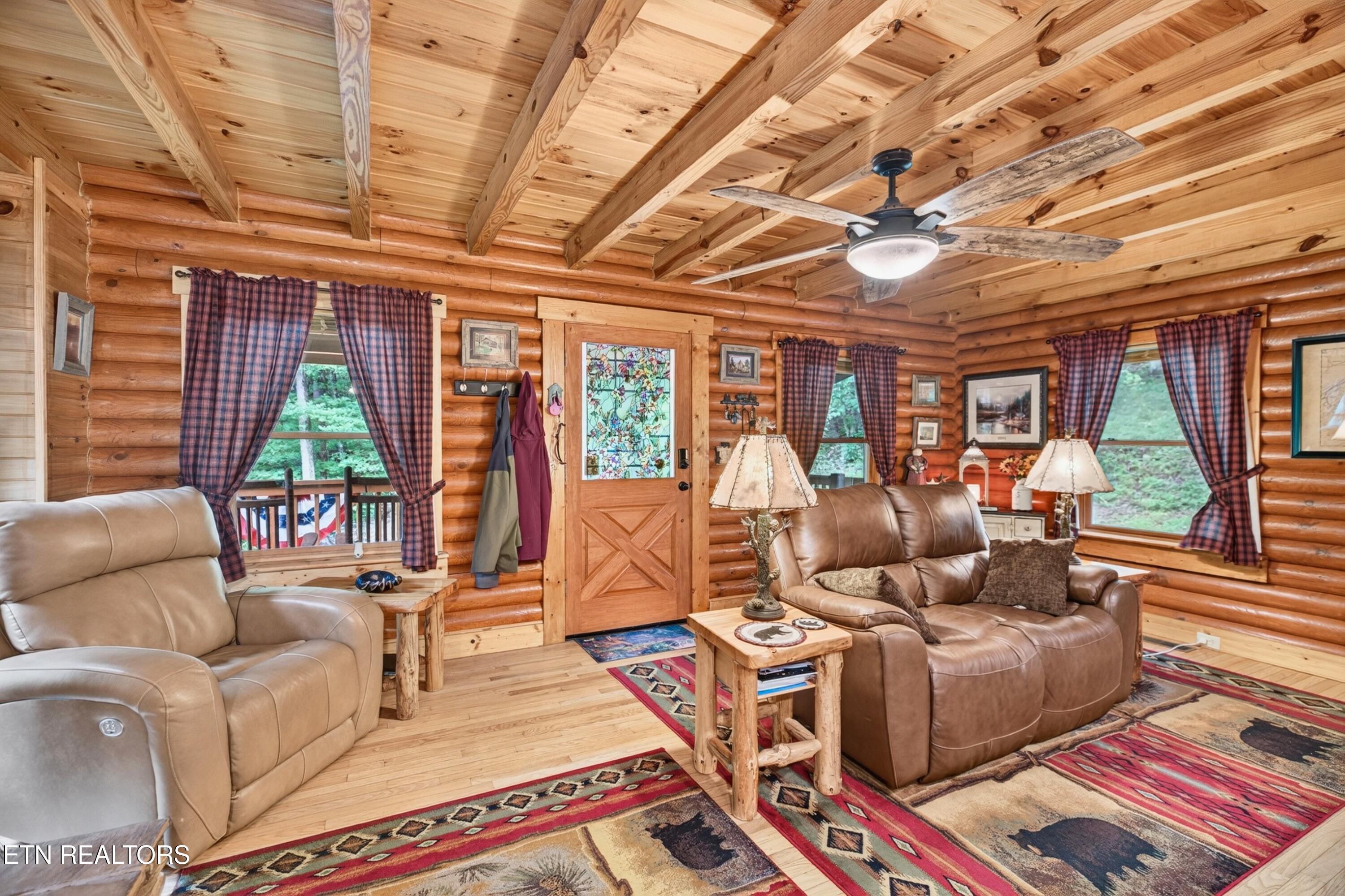 2104 Reid Lane Pigeon Forge TN 37876