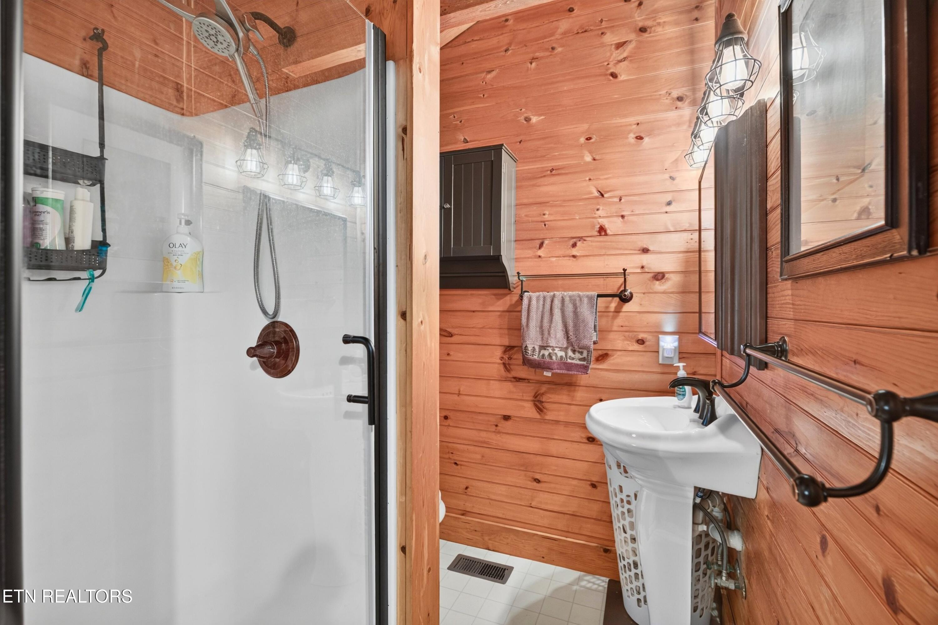 2104 Reid Lane Pigeon Forge TN 37876