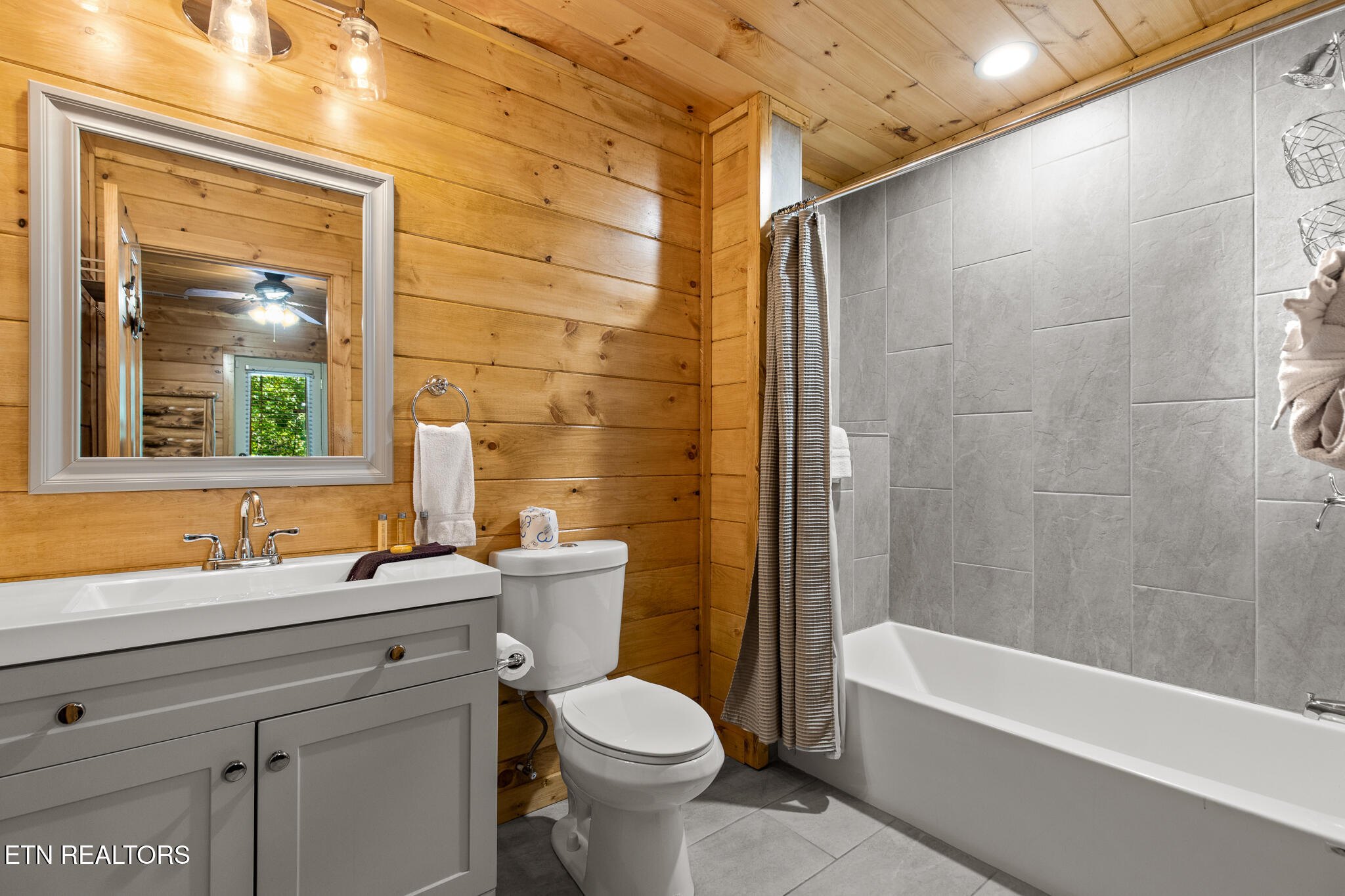2471 Cove Mountain Lane Sevierville TN 37862