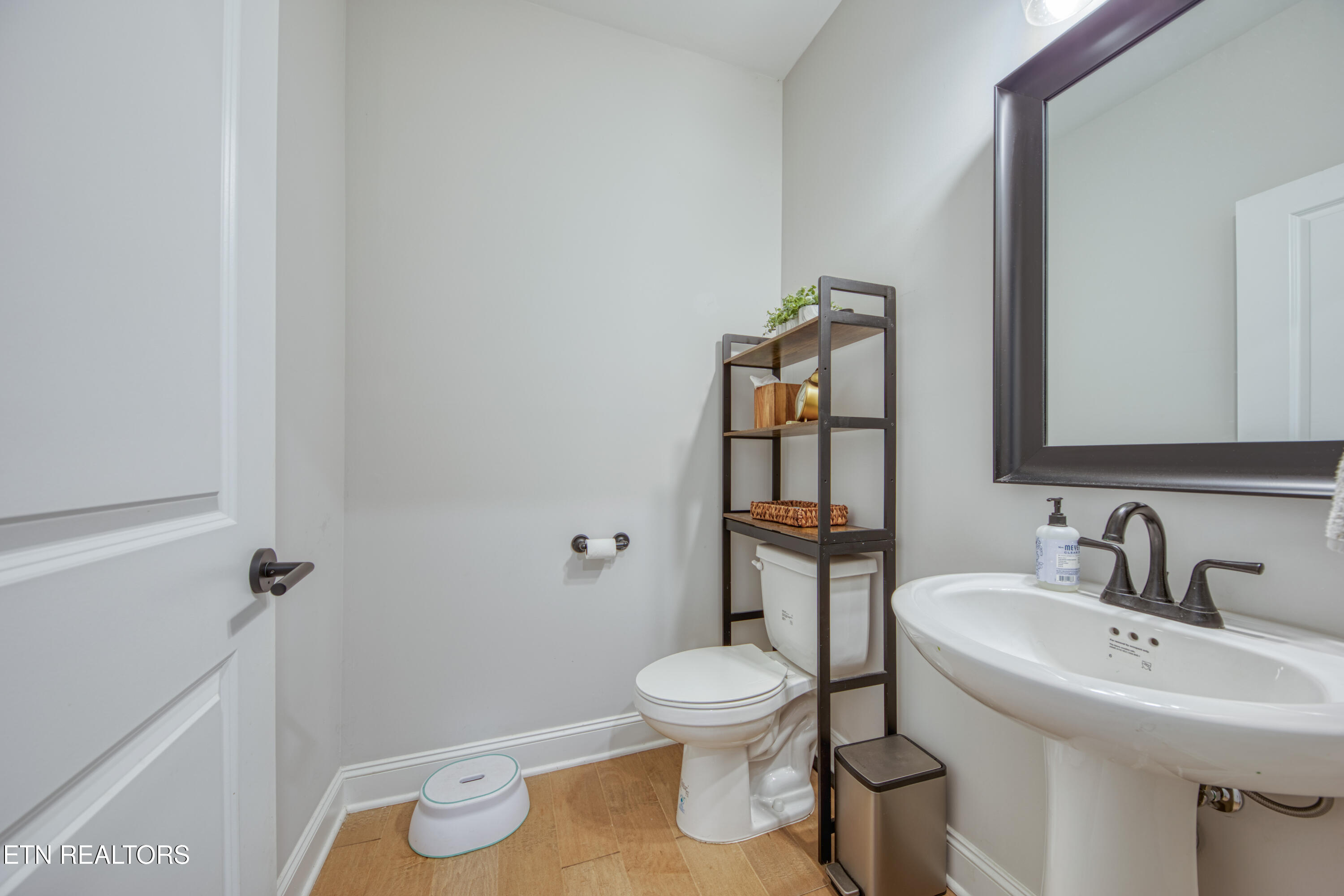 247 English Oak Lane Lenoir City TN 37771