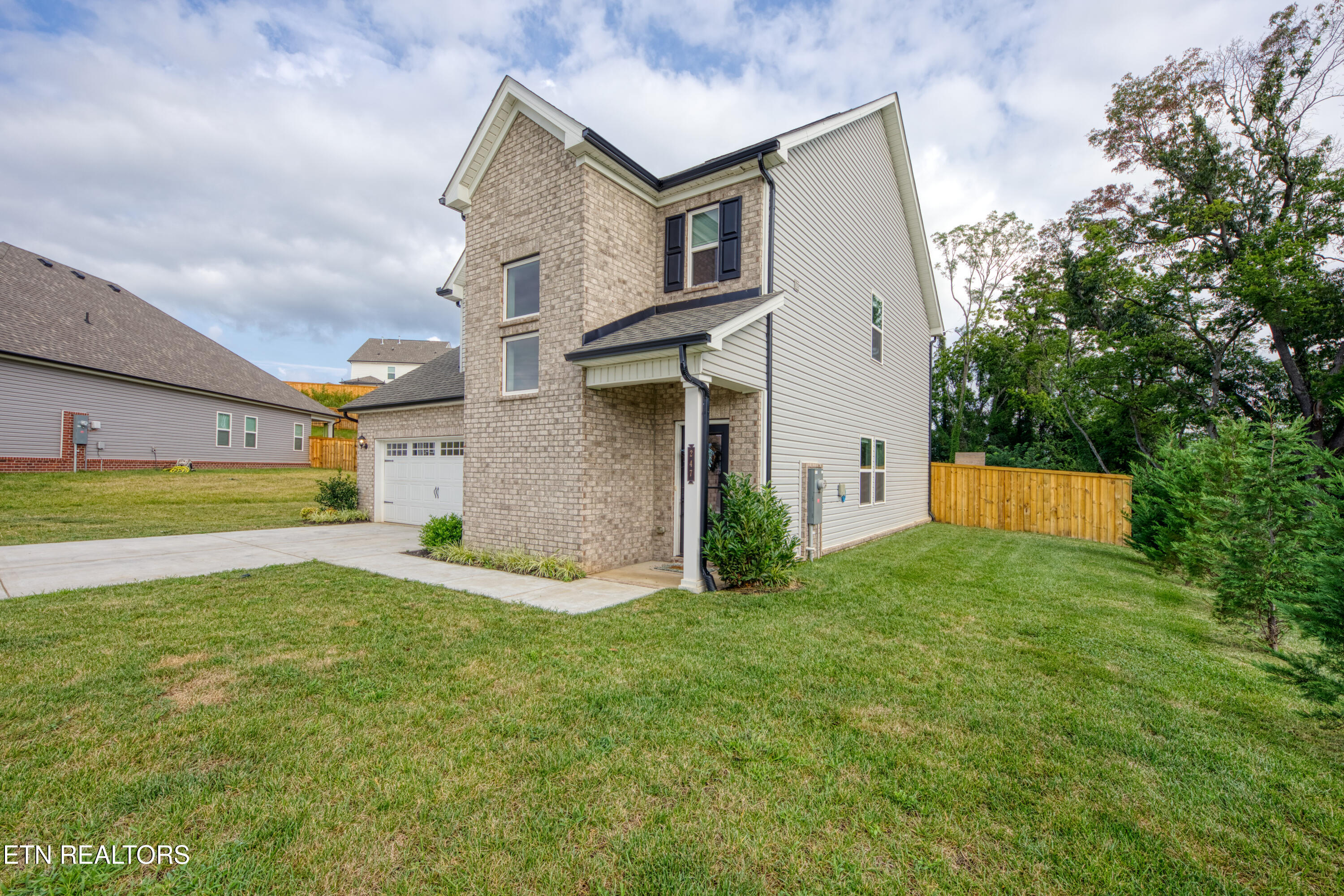 247 English Oak Lane Lenoir City TN 37771