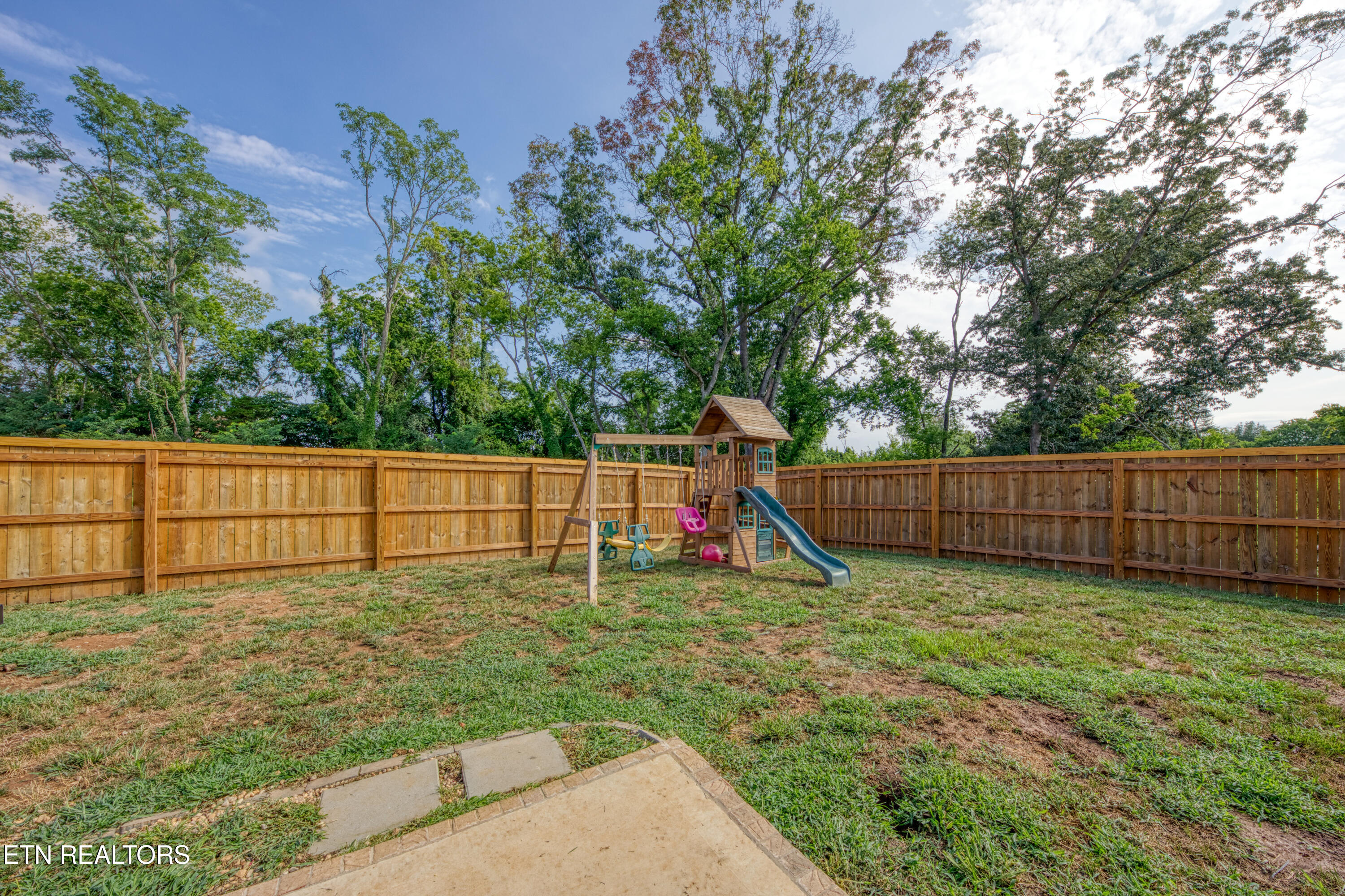 247 English Oak Lane Lenoir City TN 37771