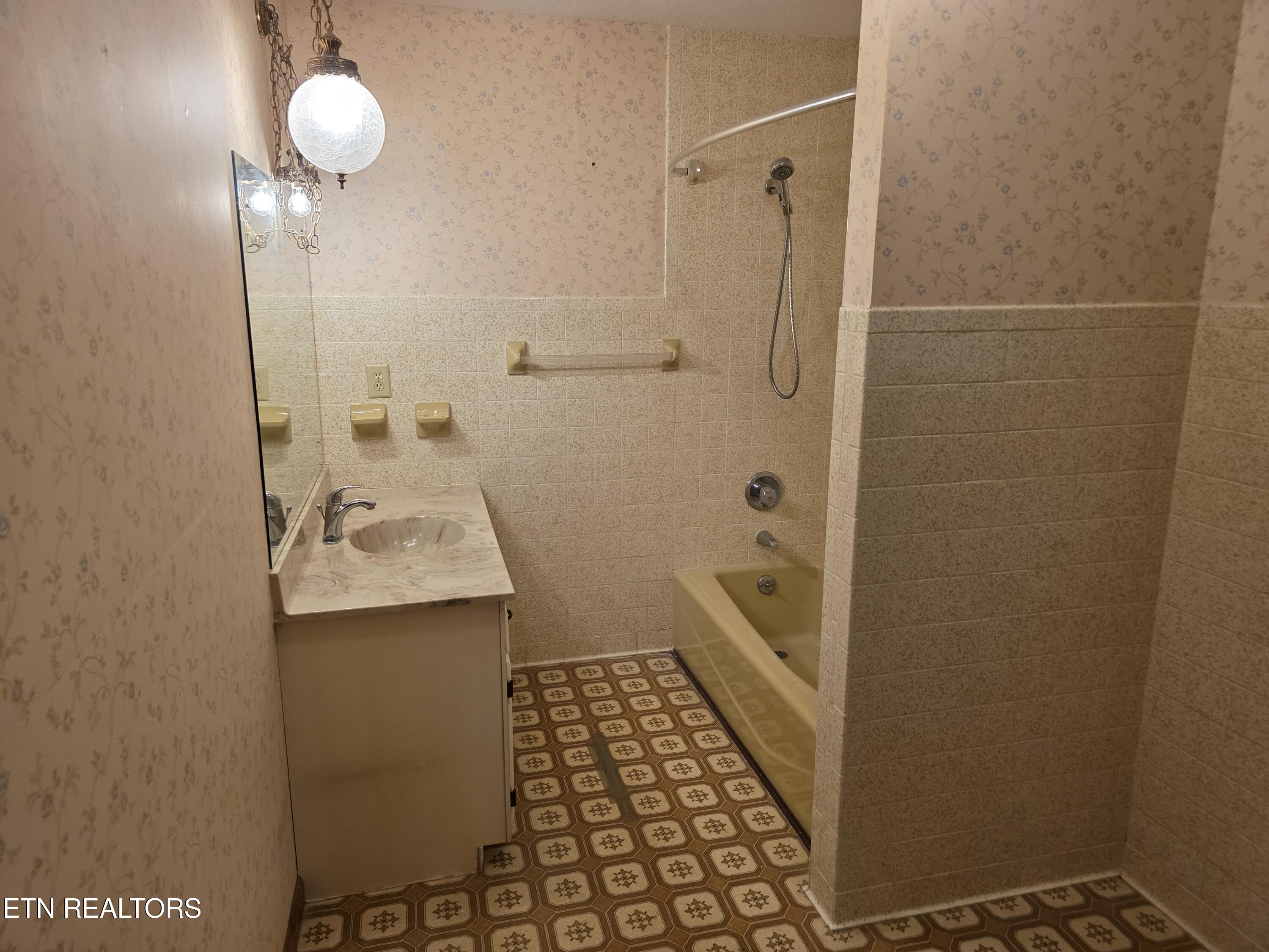 3602 Holland Trail Lenoir City TN 37772