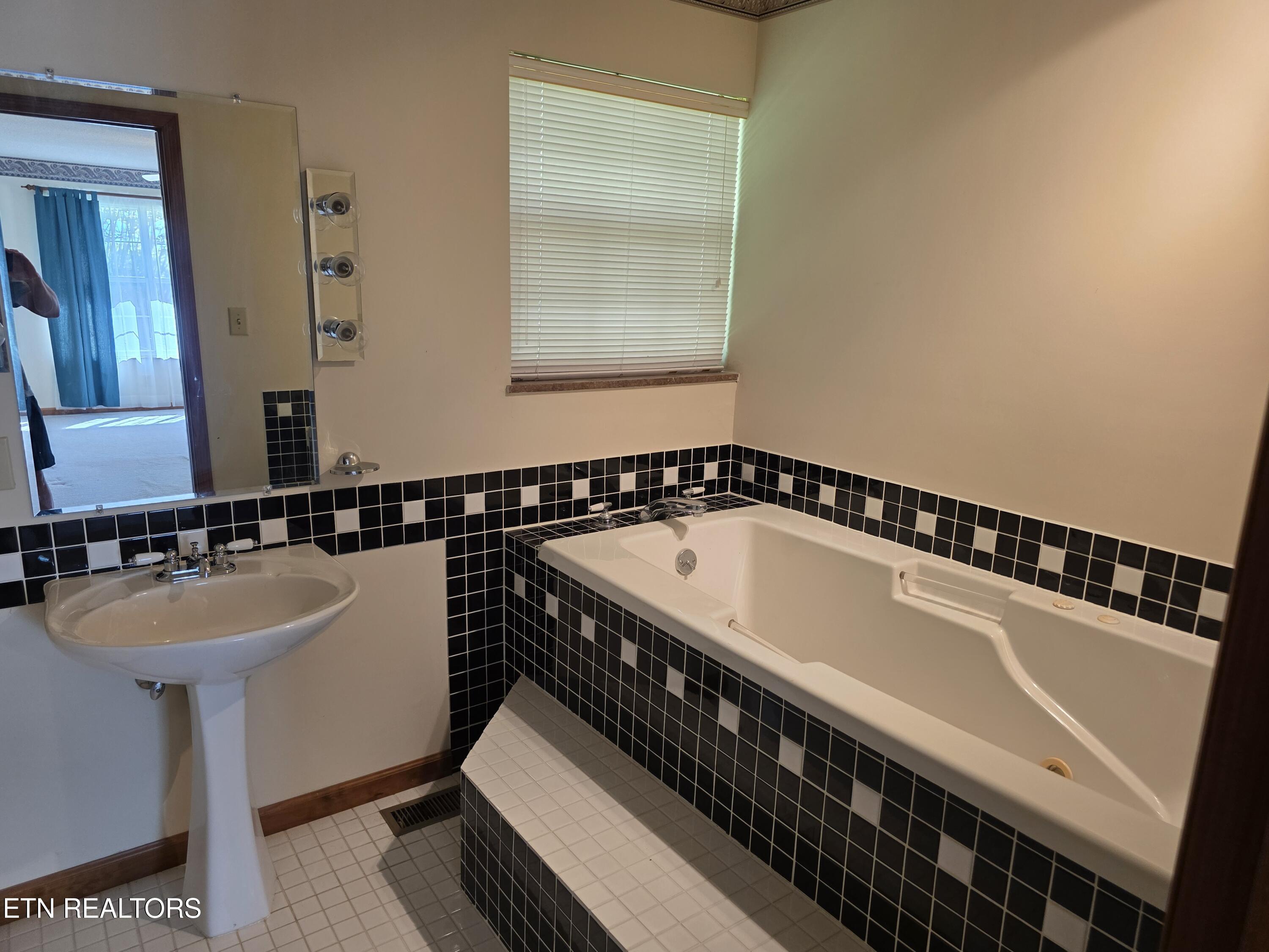 3602 Holland Trail Lenoir City TN 37772