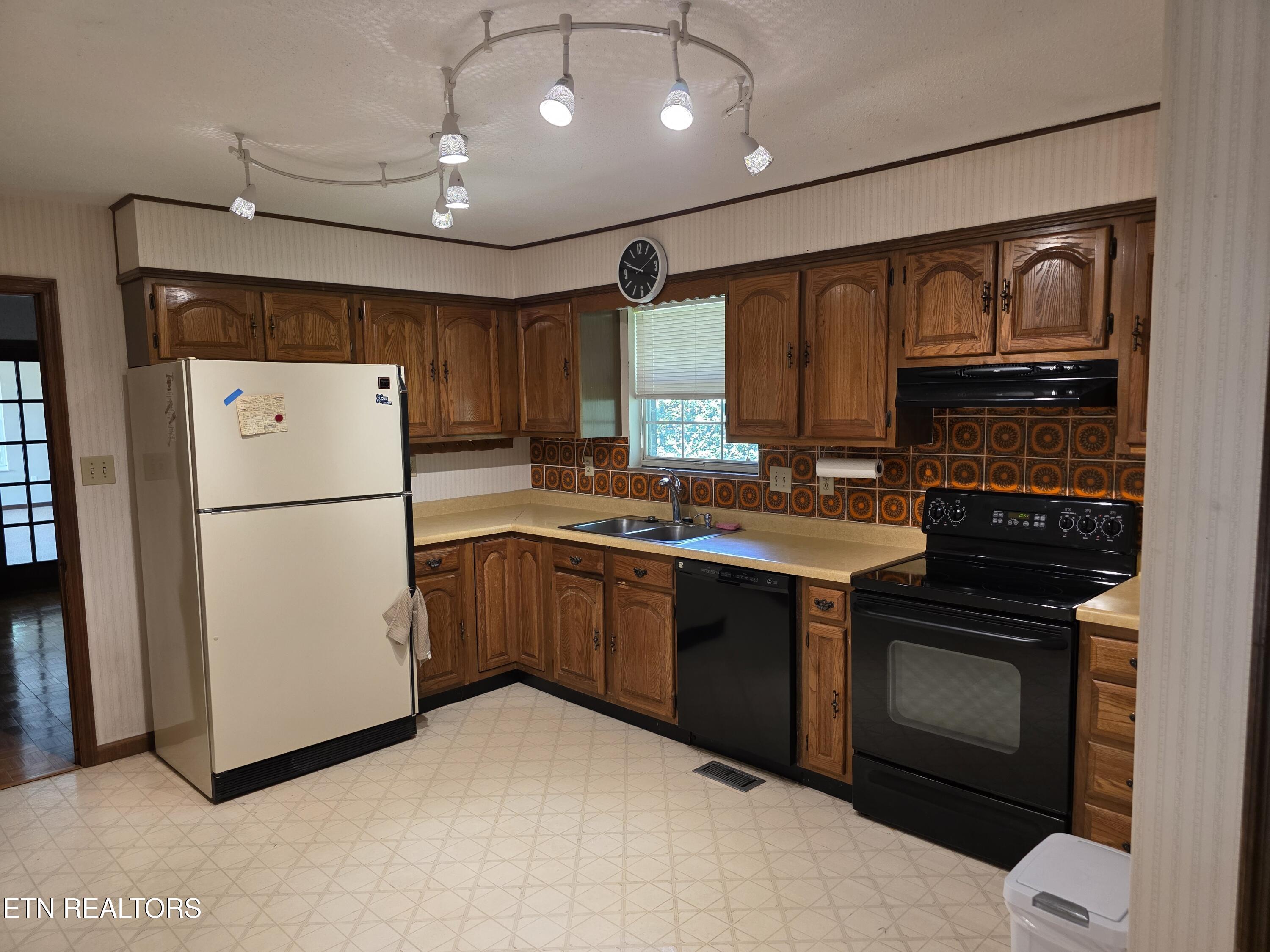 3602 Holland Trail Lenoir City TN 37772