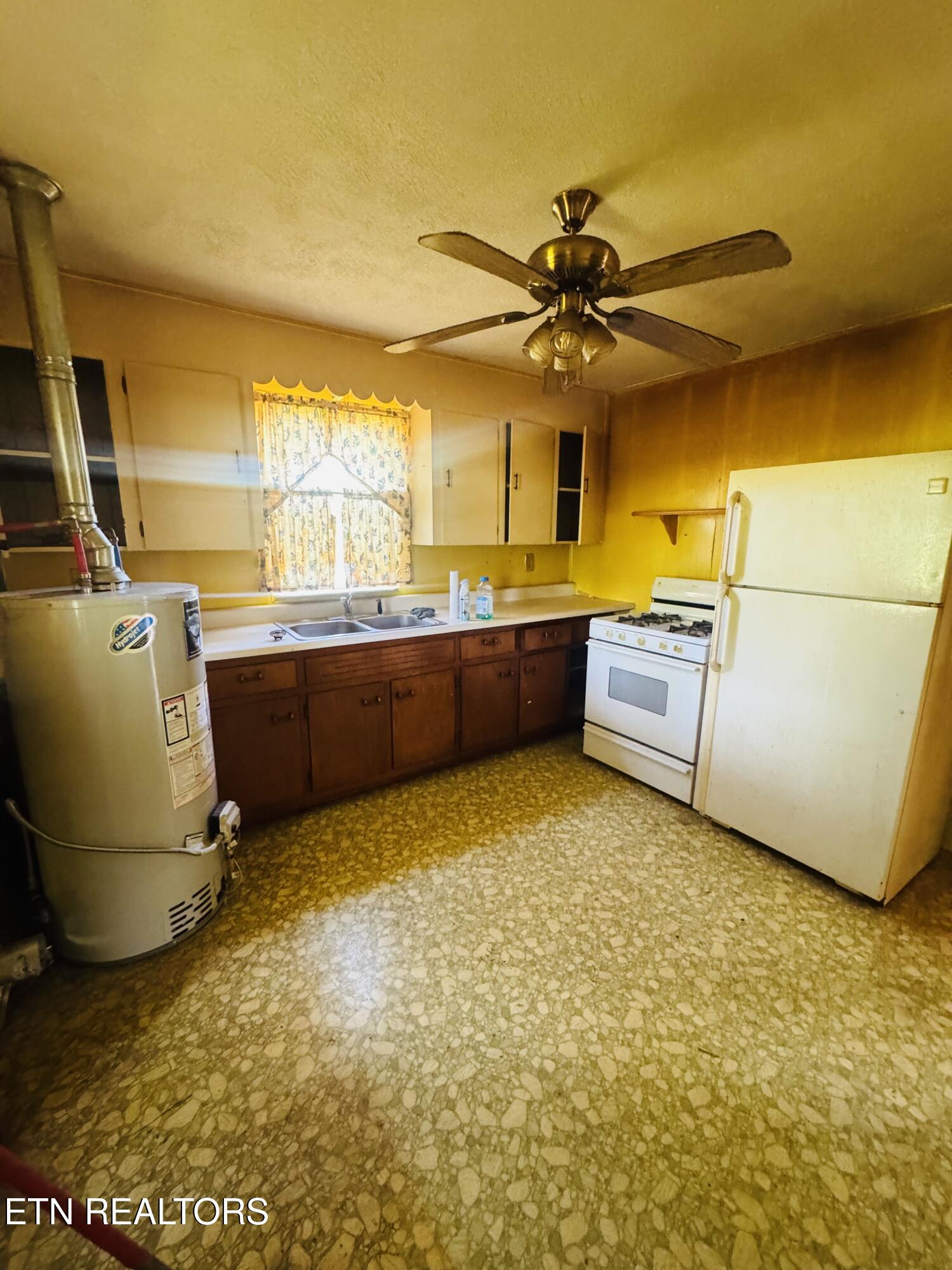 208 Leach Avenue Rocky Top TN 37769