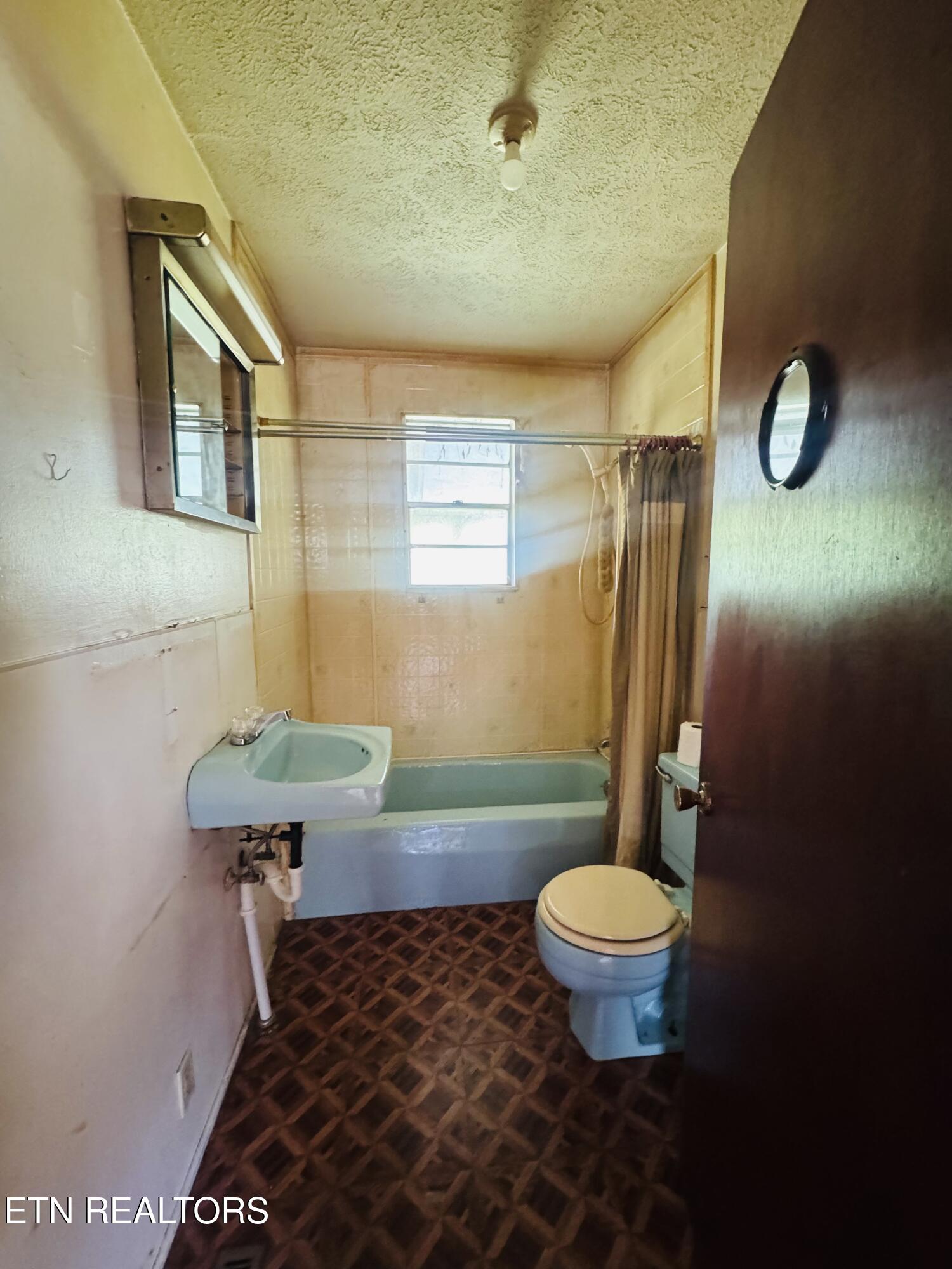 208 Leach Avenue Rocky Top TN 37769