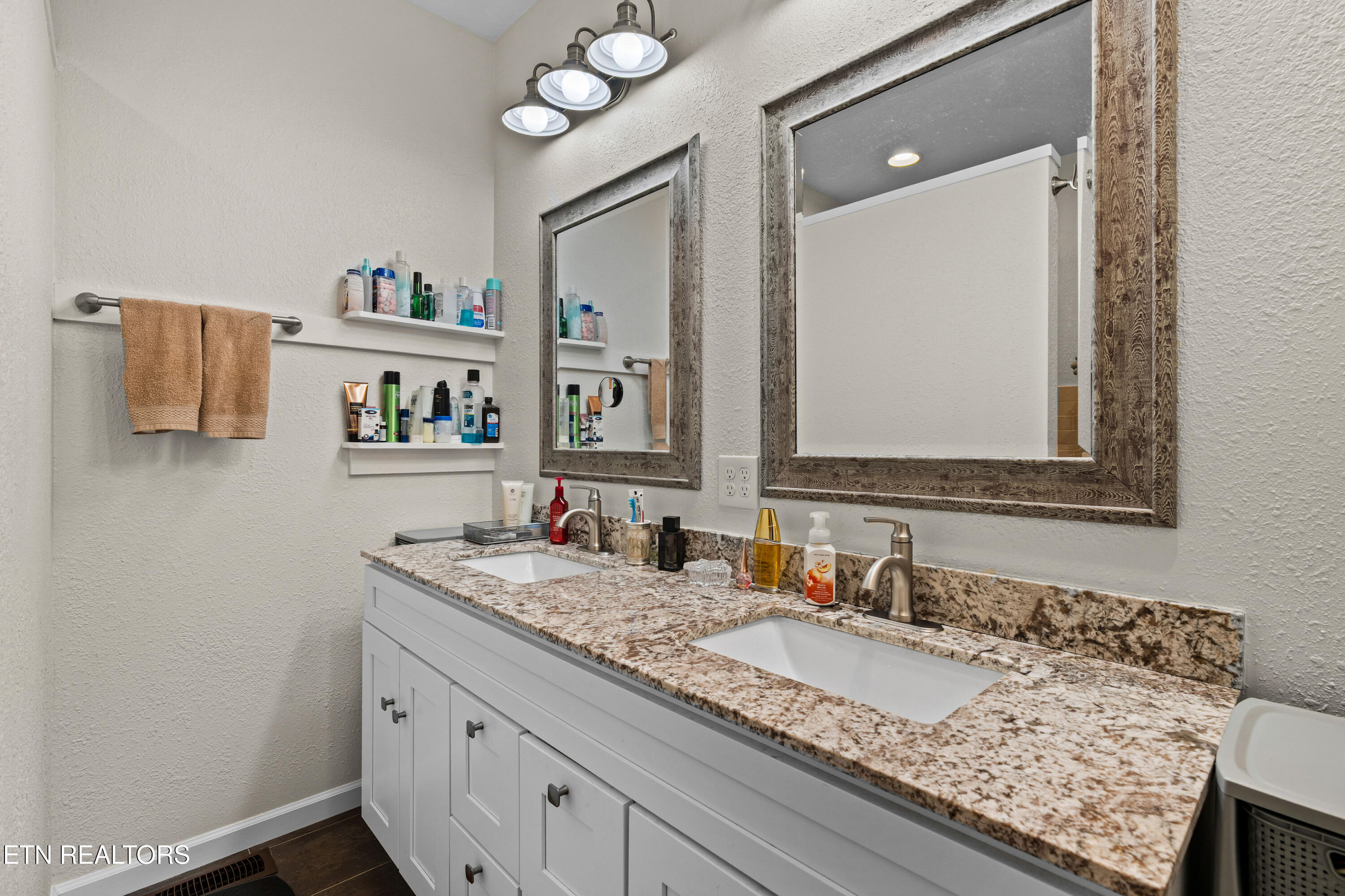 328 Hansels Lea Sevierville TN 37876