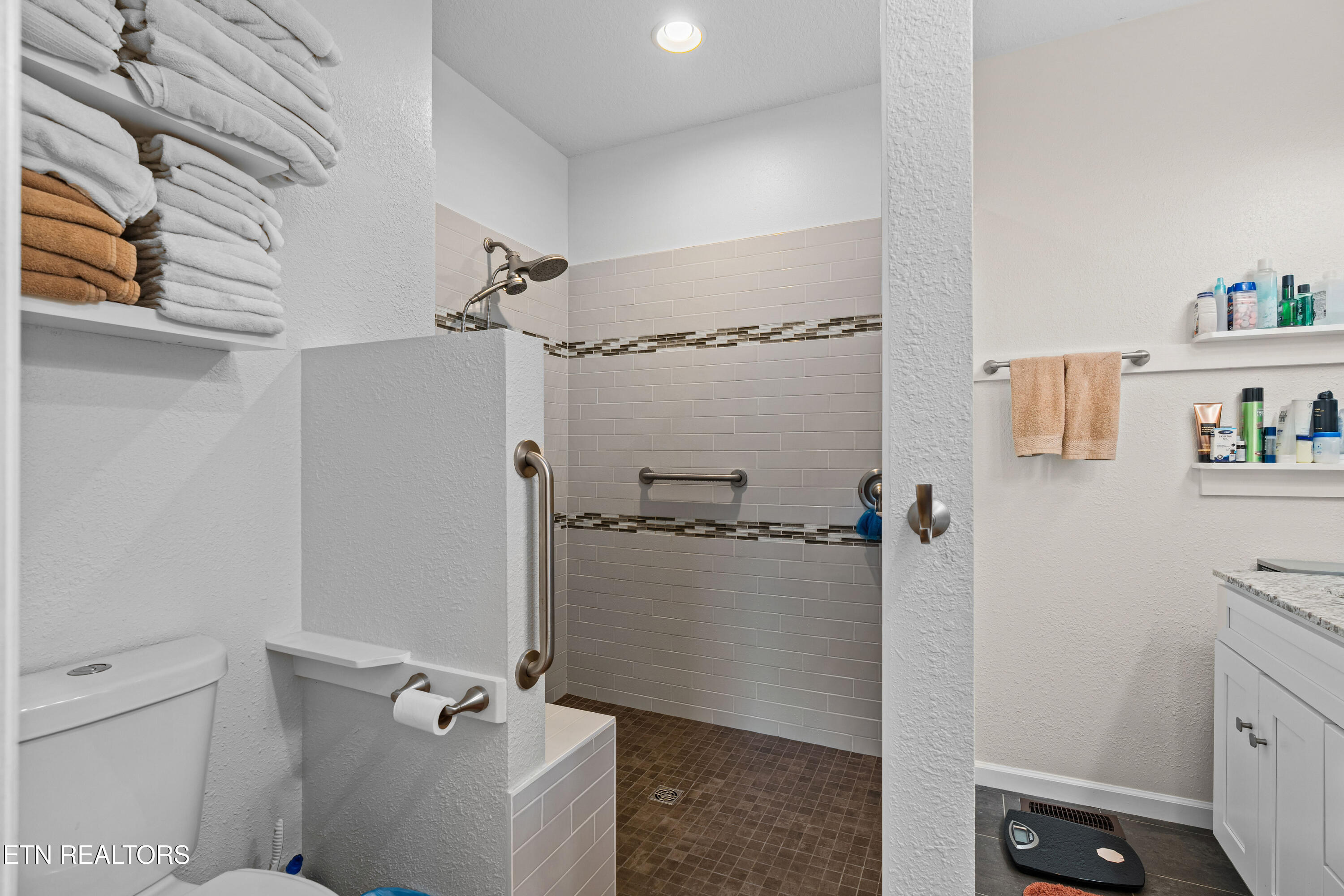 328 Hansels Lea Sevierville TN 37876