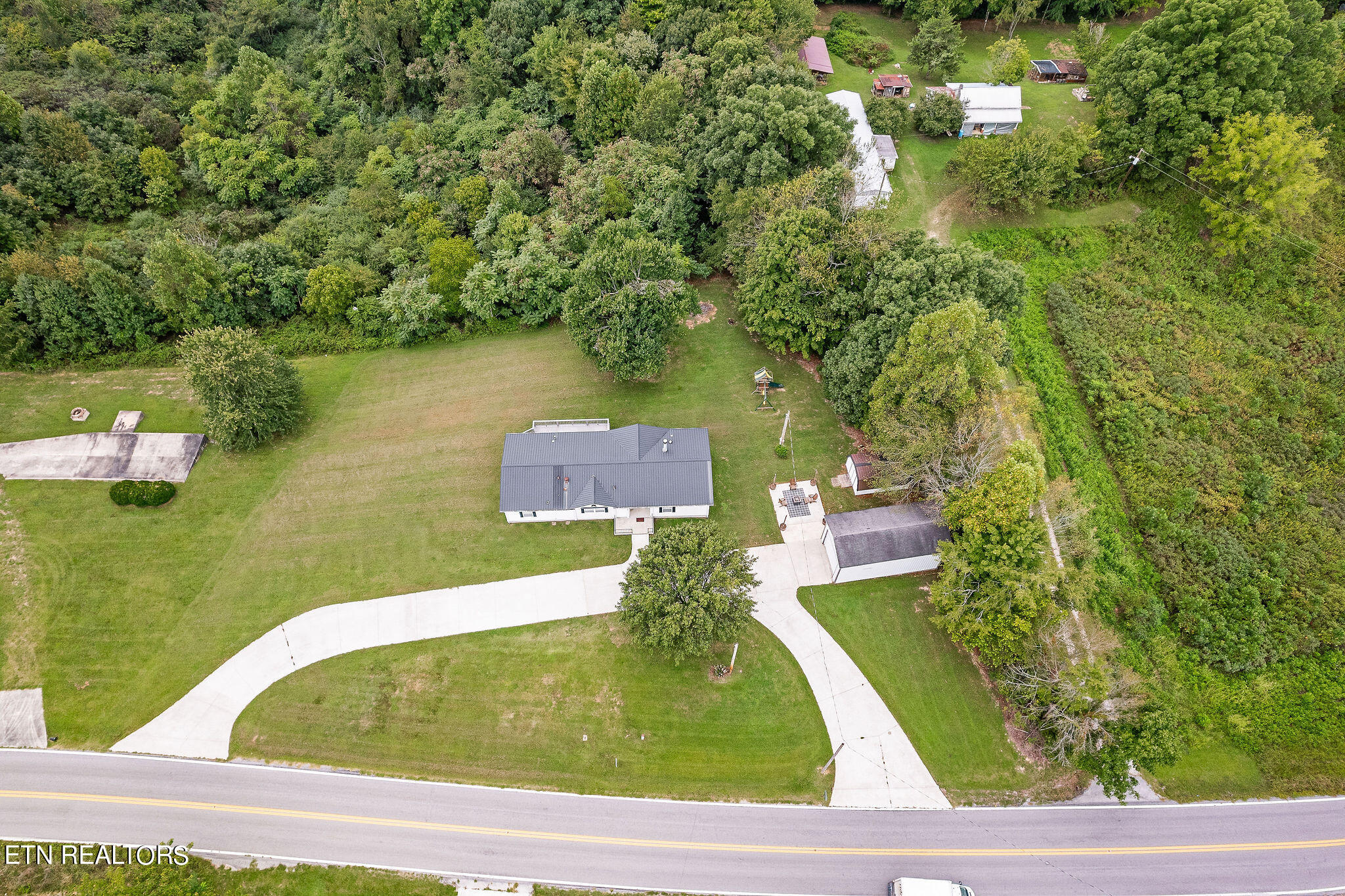 5283 Willow Grove Highway Allons TN 38541