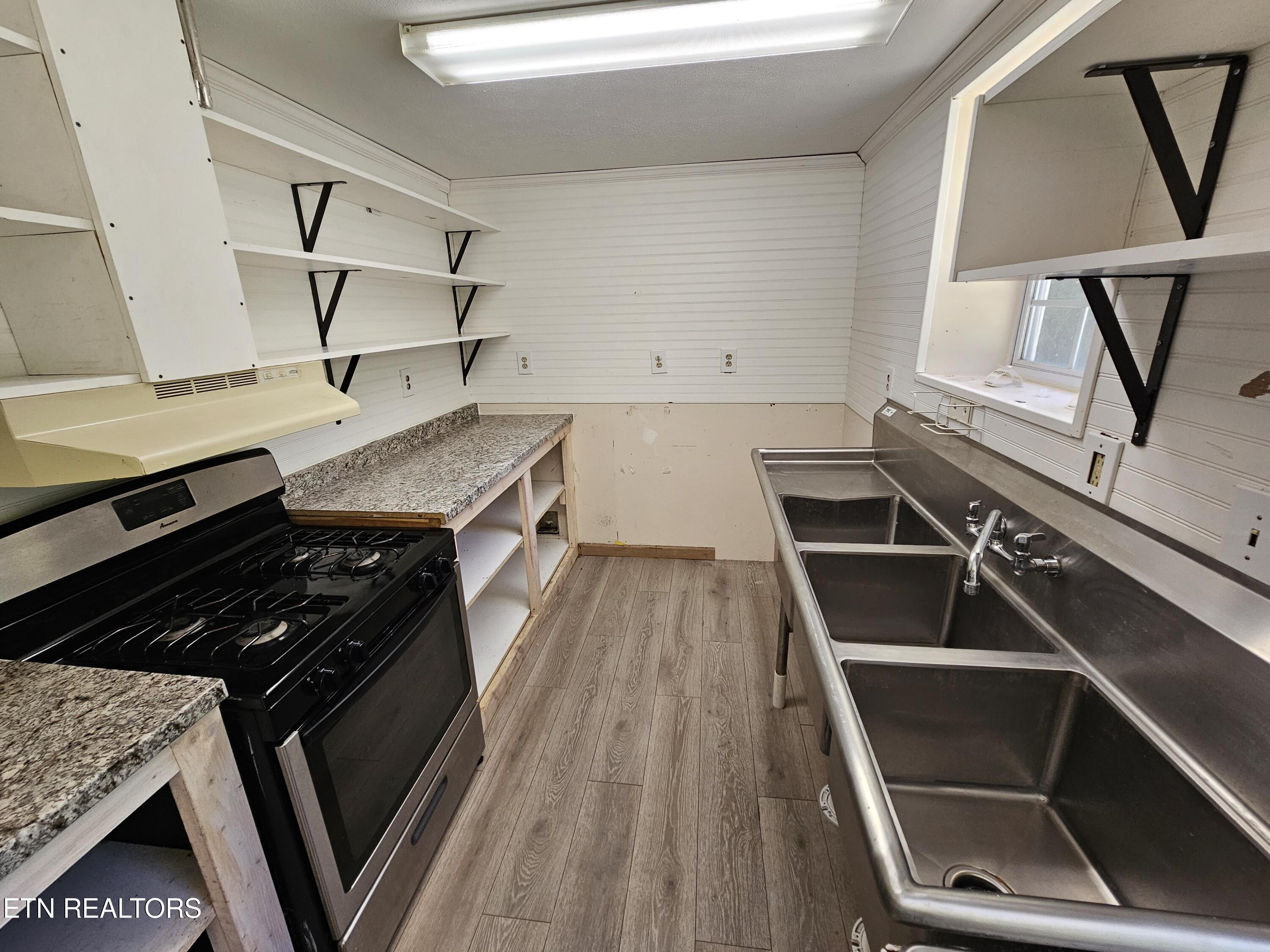 607 Old Tacora Hills Road Clinton TN 37716