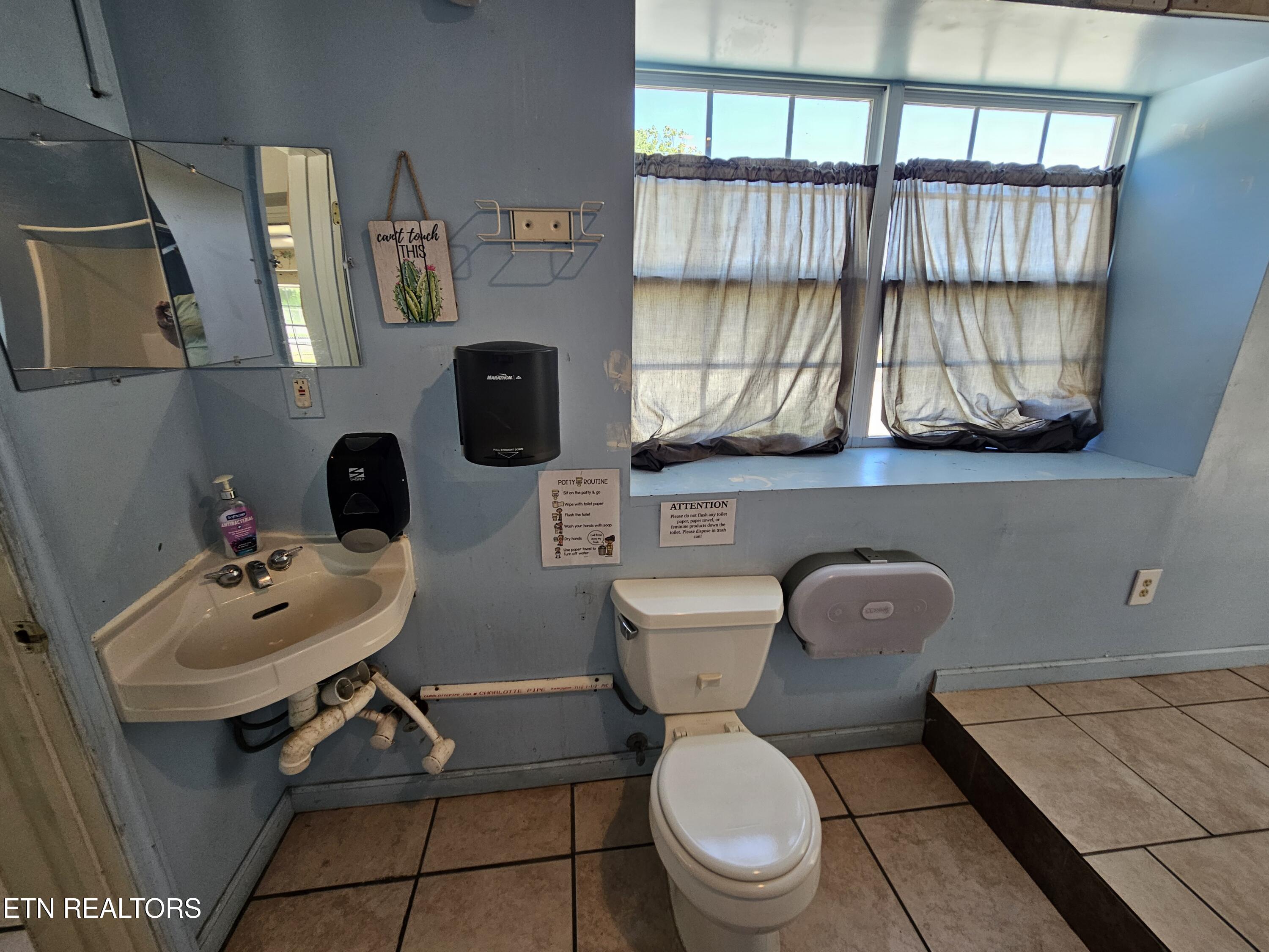 607 Old Tacora Hills Road Clinton TN 37716