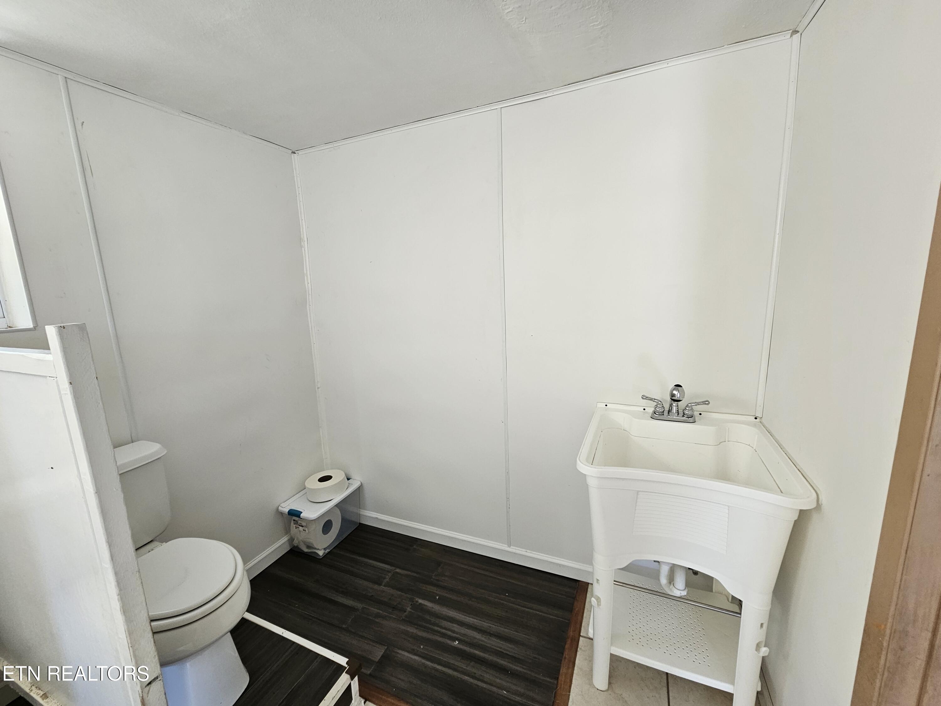 607 Old Tacora Hills Road Clinton TN 37716