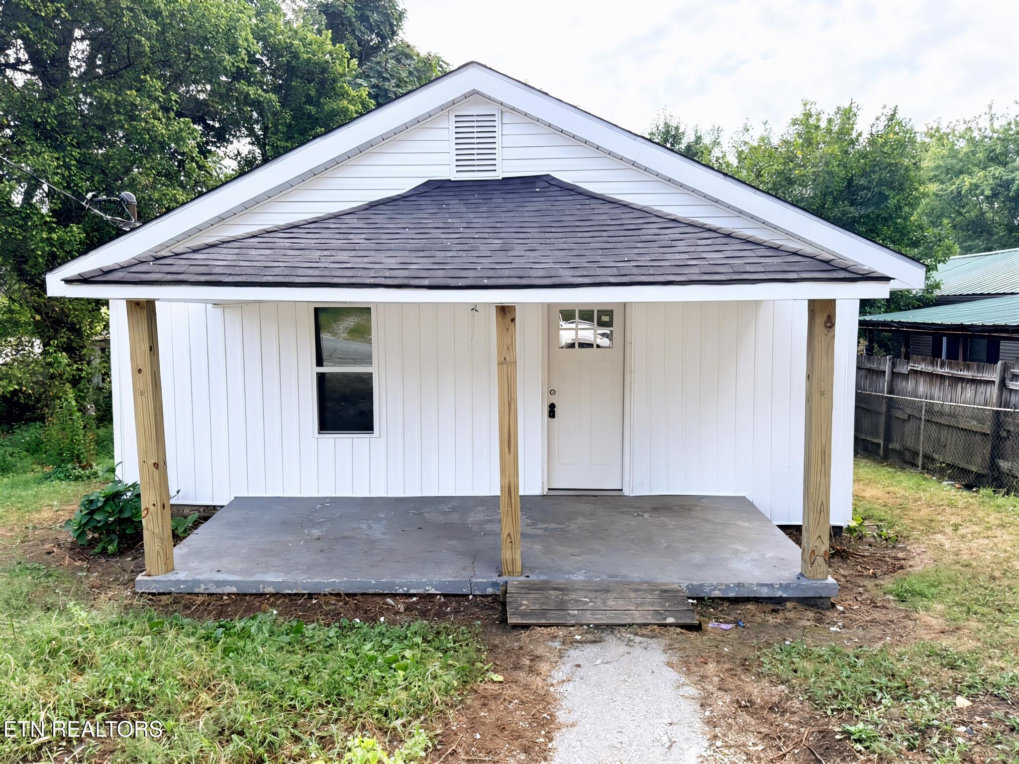 512 E Hemlock Street Lafollette TN 37766