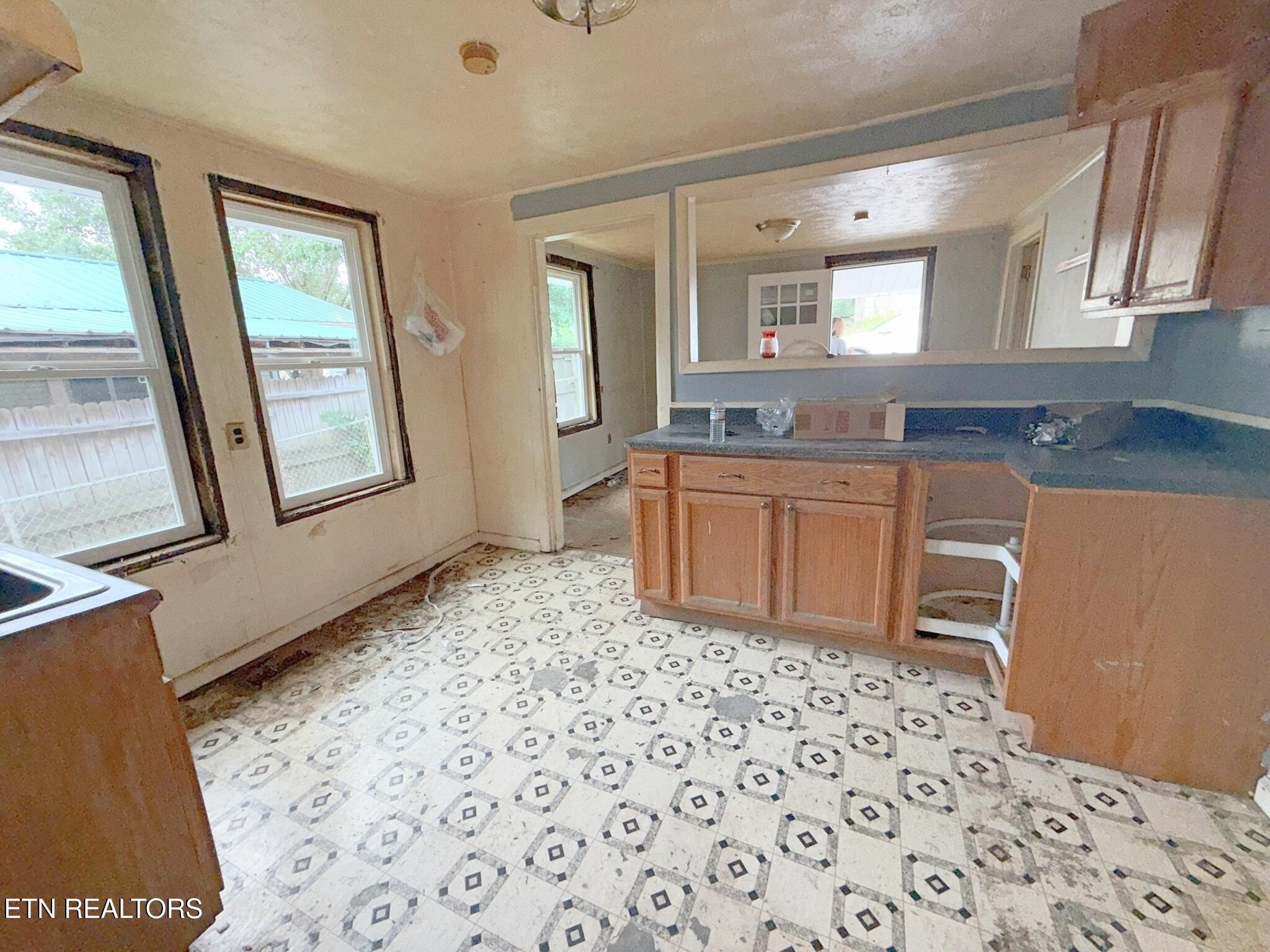 512 E Hemlock Street Lafollette TN 37766