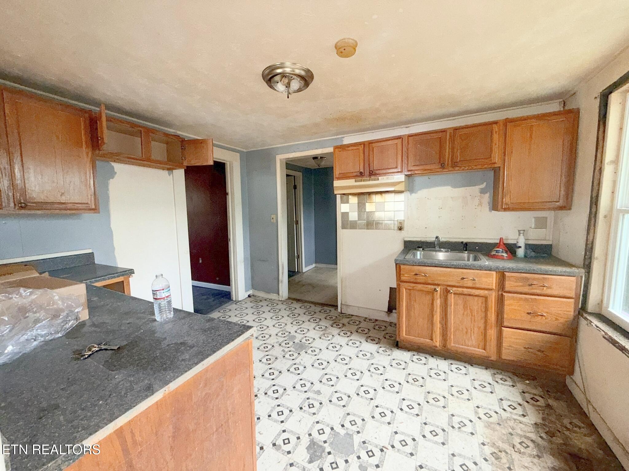 512 E Hemlock Street Lafollette TN 37766
