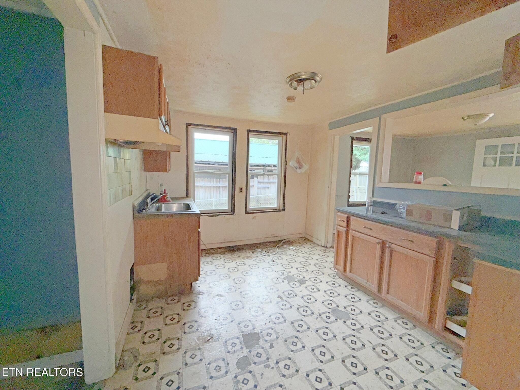 512 E Hemlock Street Lafollette TN 37766