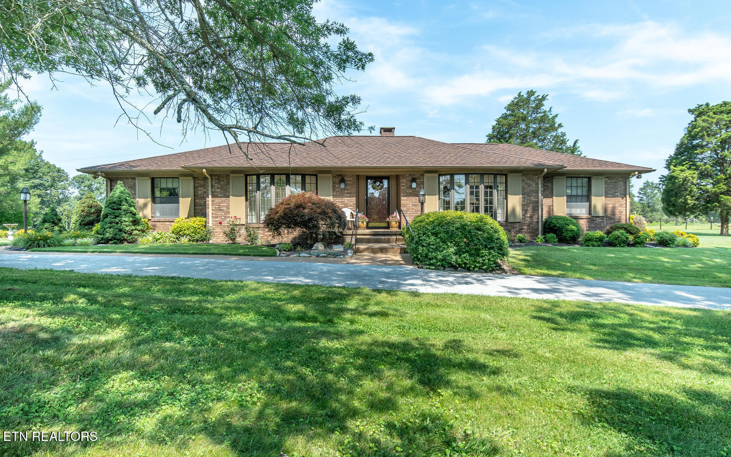 8019 Washington Pike Corryton TN 37721