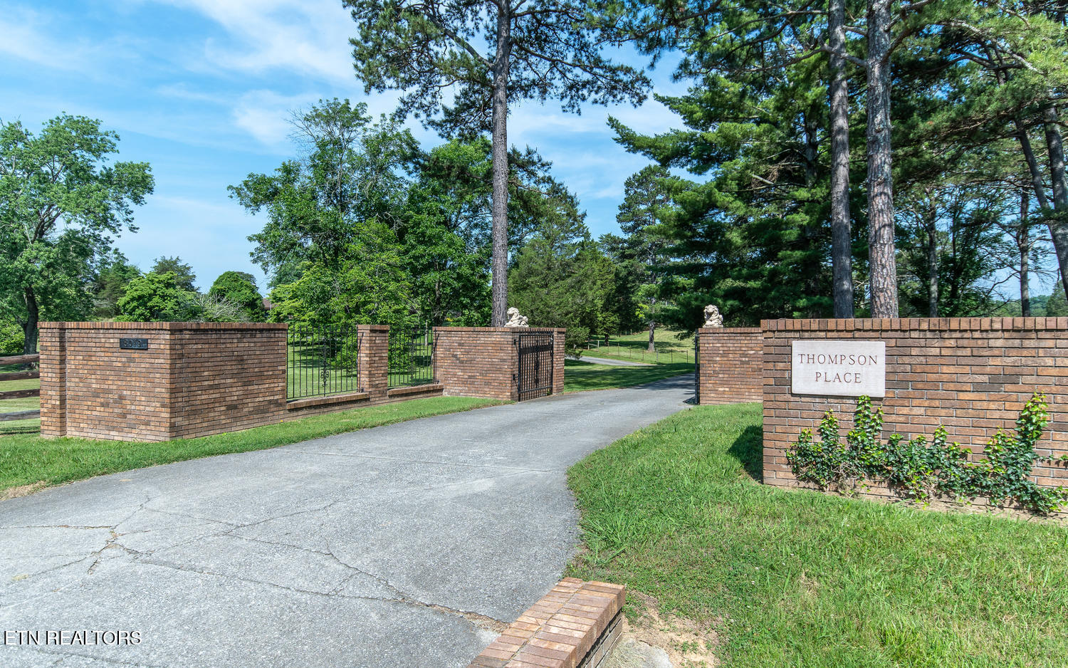 8019 Washington Pike Corryton TN 37721