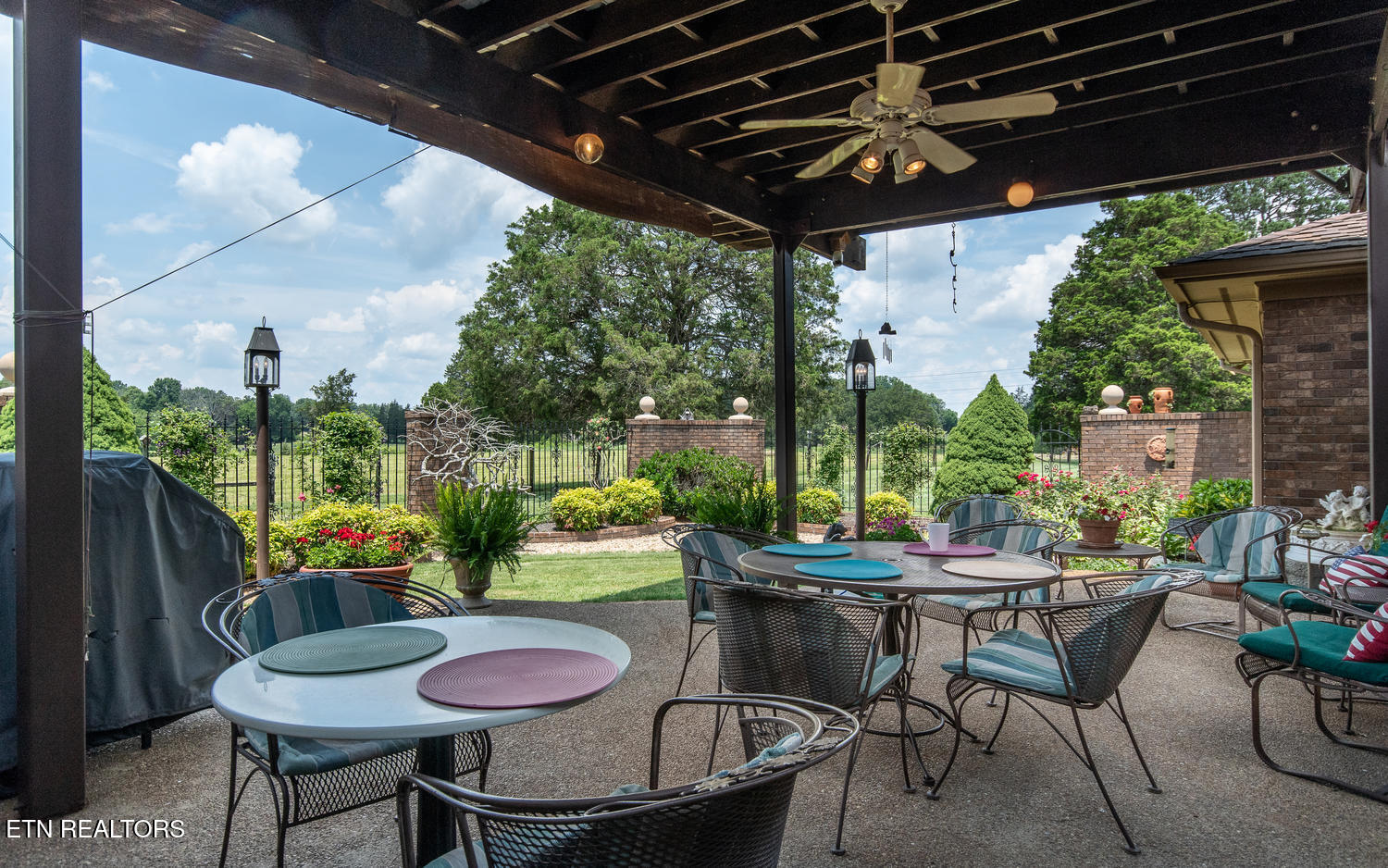 8019 Washington Pike Corryton TN 37721