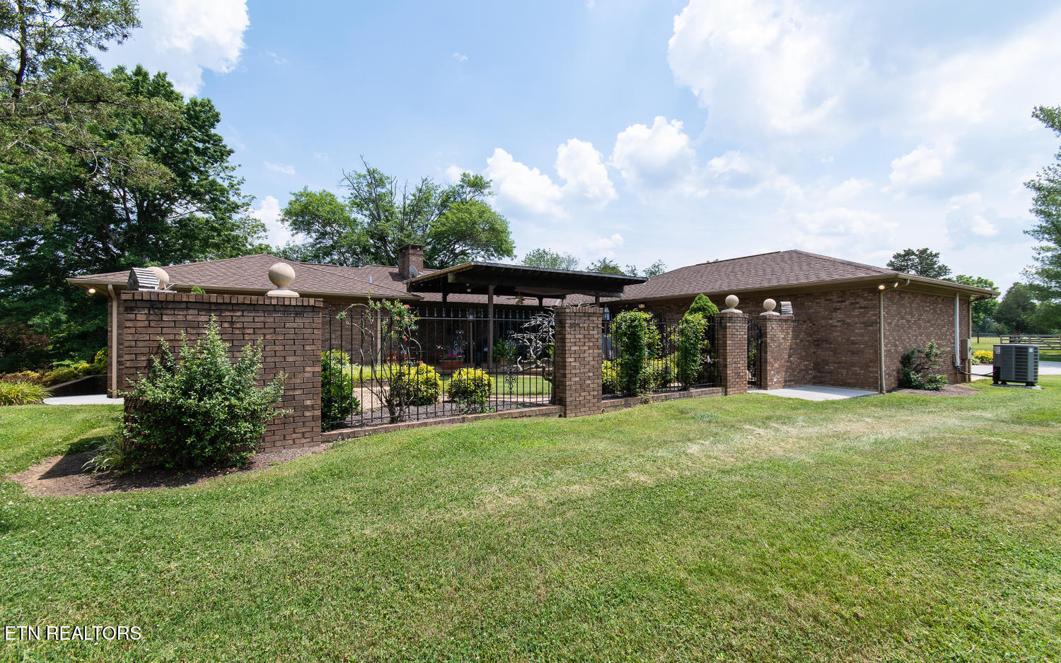 8019 Washington Pike Corryton TN 37721
