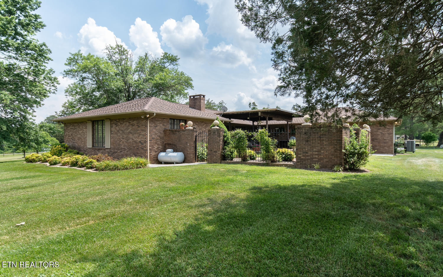 8019 Washington Pike Corryton TN 37721