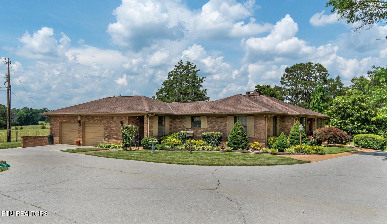 8019 Washington Pike Corryton TN 37721
