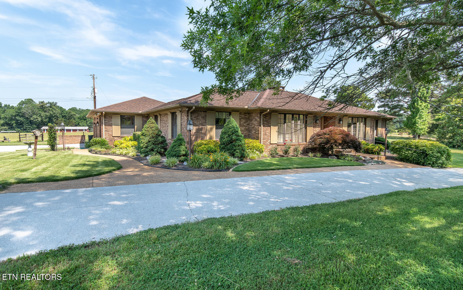 8019 Washington Pike Corryton TN 37721
