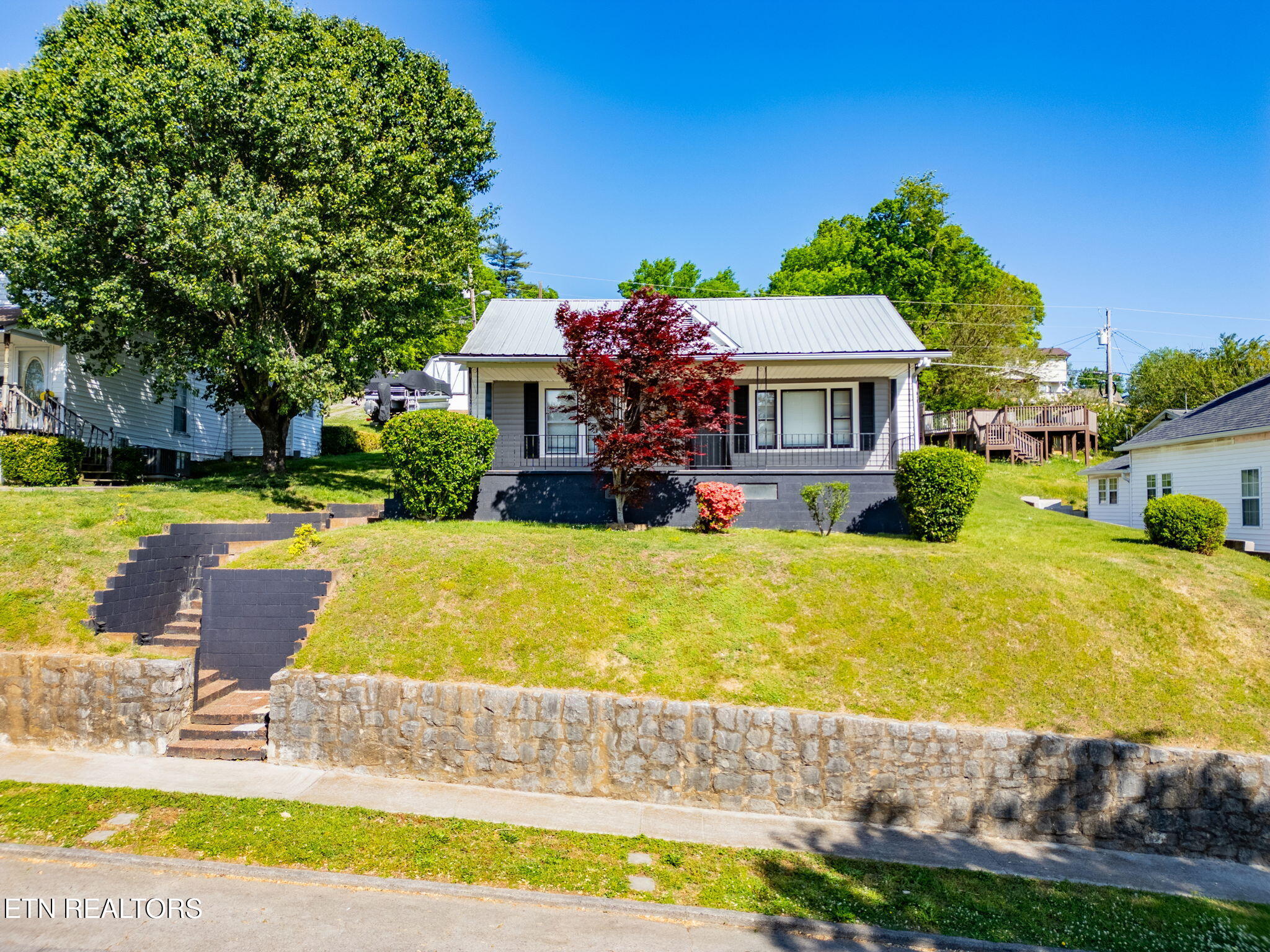 517 W 2nd Avenue Lenoir City TN 37771