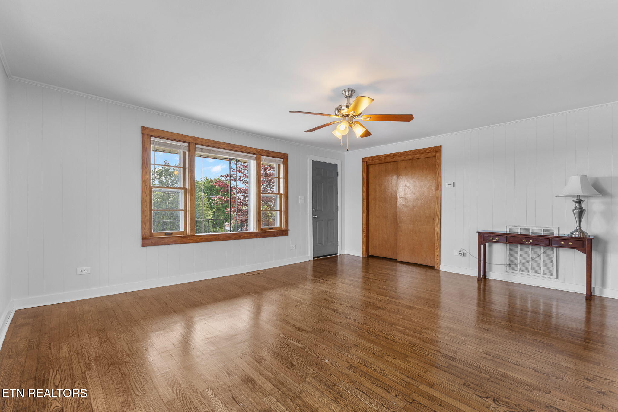 517 W 2nd Avenue Lenoir City TN 37771