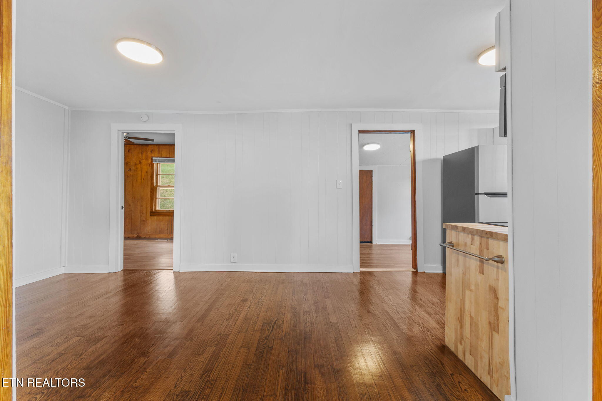 517 W 2nd Avenue Lenoir City TN 37771