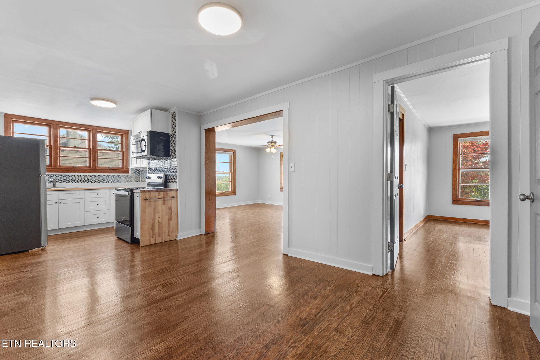 517 W 2nd Avenue Lenoir City TN 37771