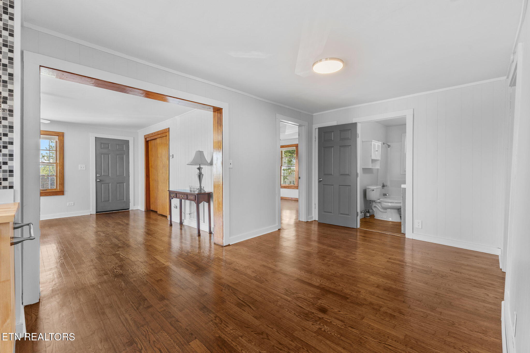 517 W 2nd Avenue Lenoir City TN 37771
