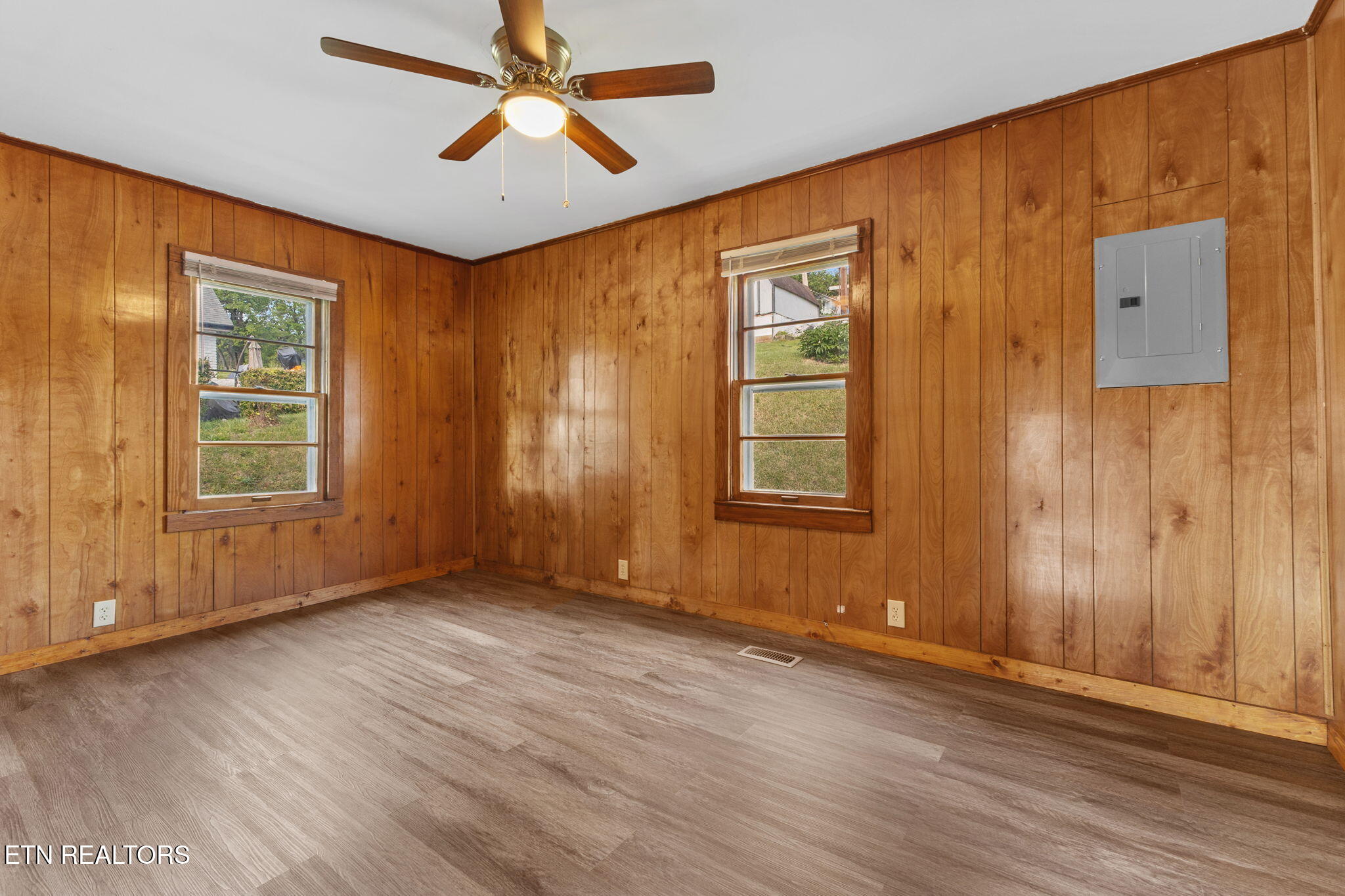517 W 2nd Avenue Lenoir City TN 37771