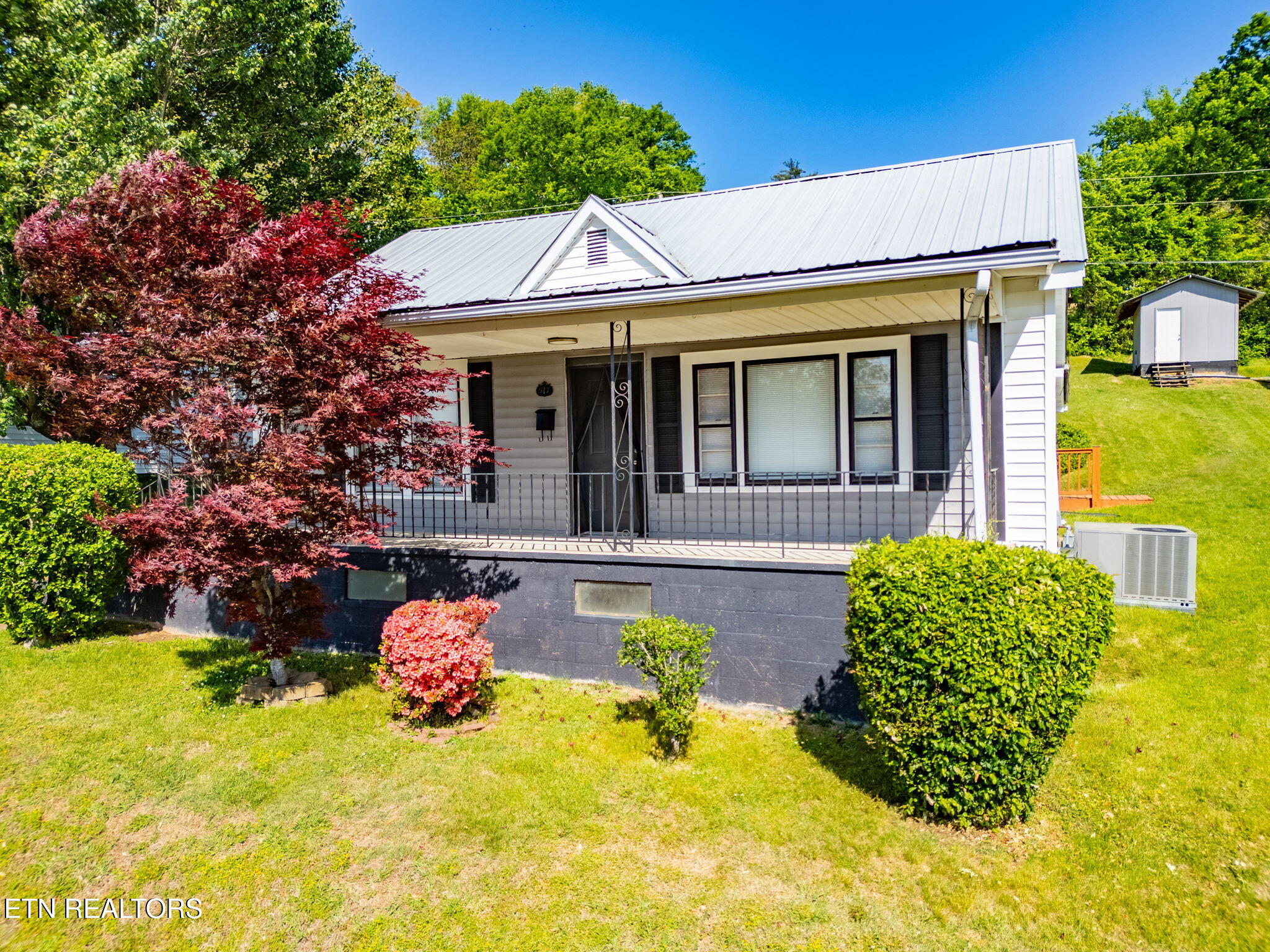 517 W 2nd Avenue Lenoir City TN 37771