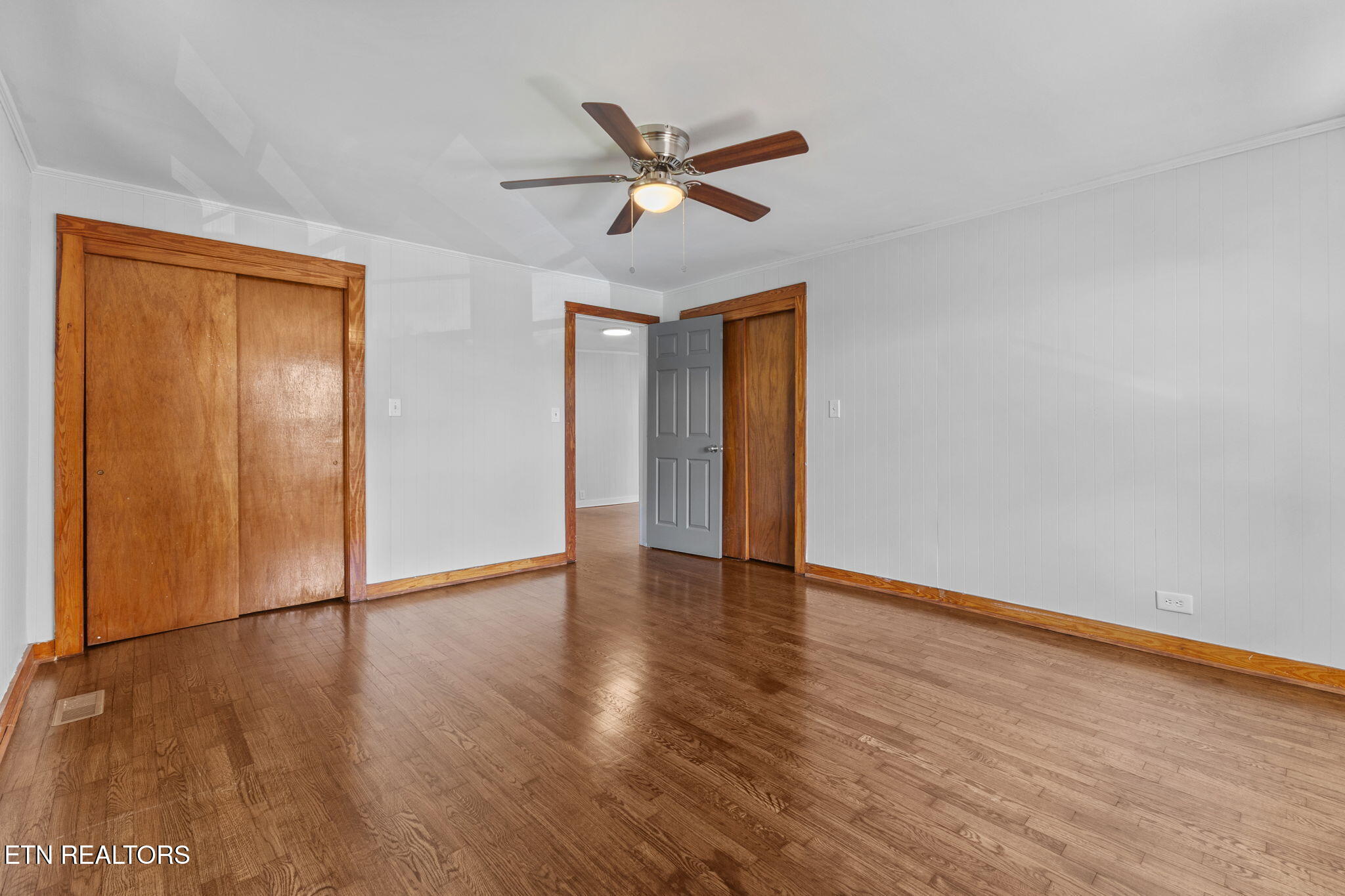 517 W 2nd Avenue Lenoir City TN 37771
