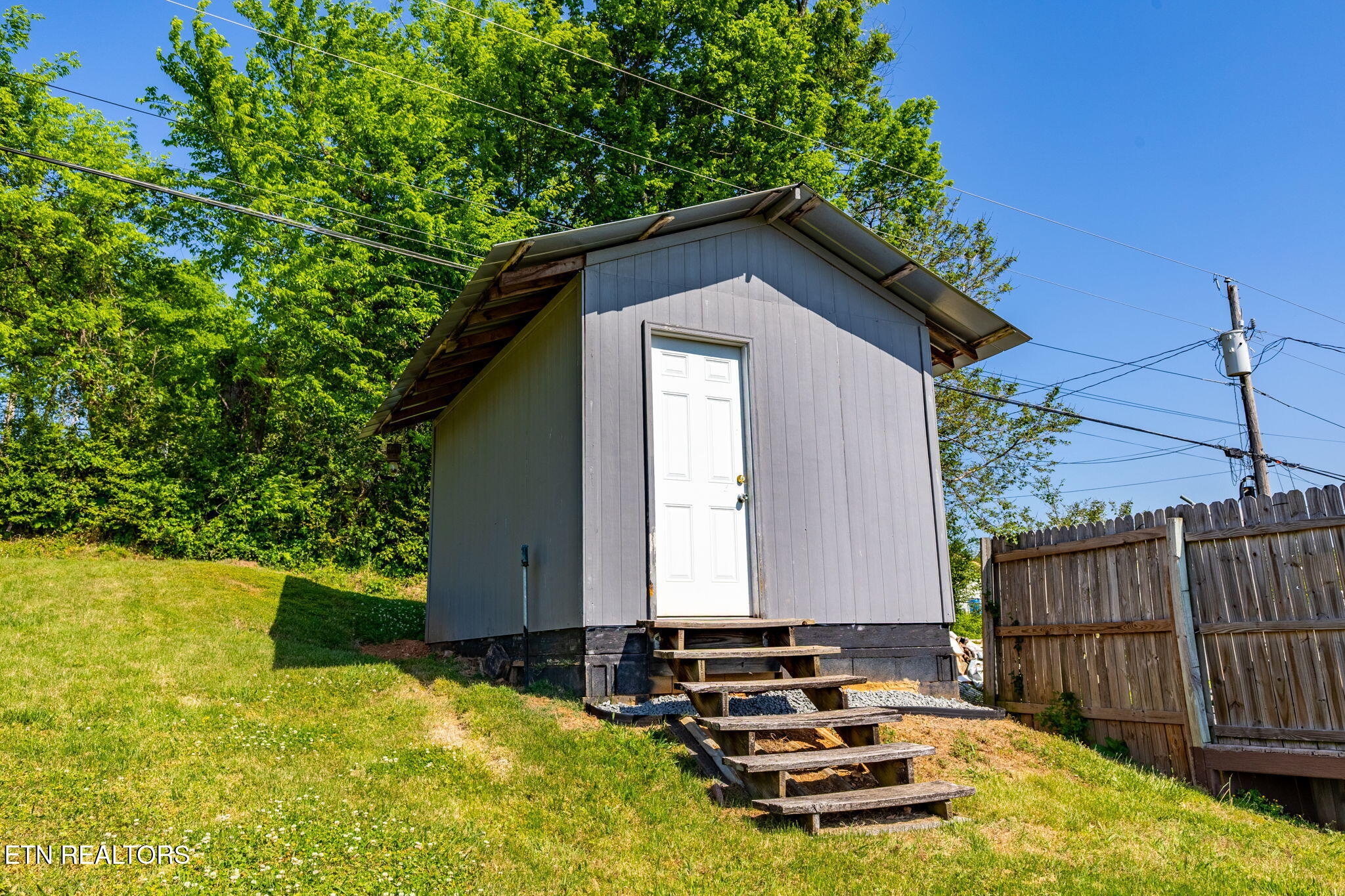 517 W 2nd Avenue Lenoir City TN 37771