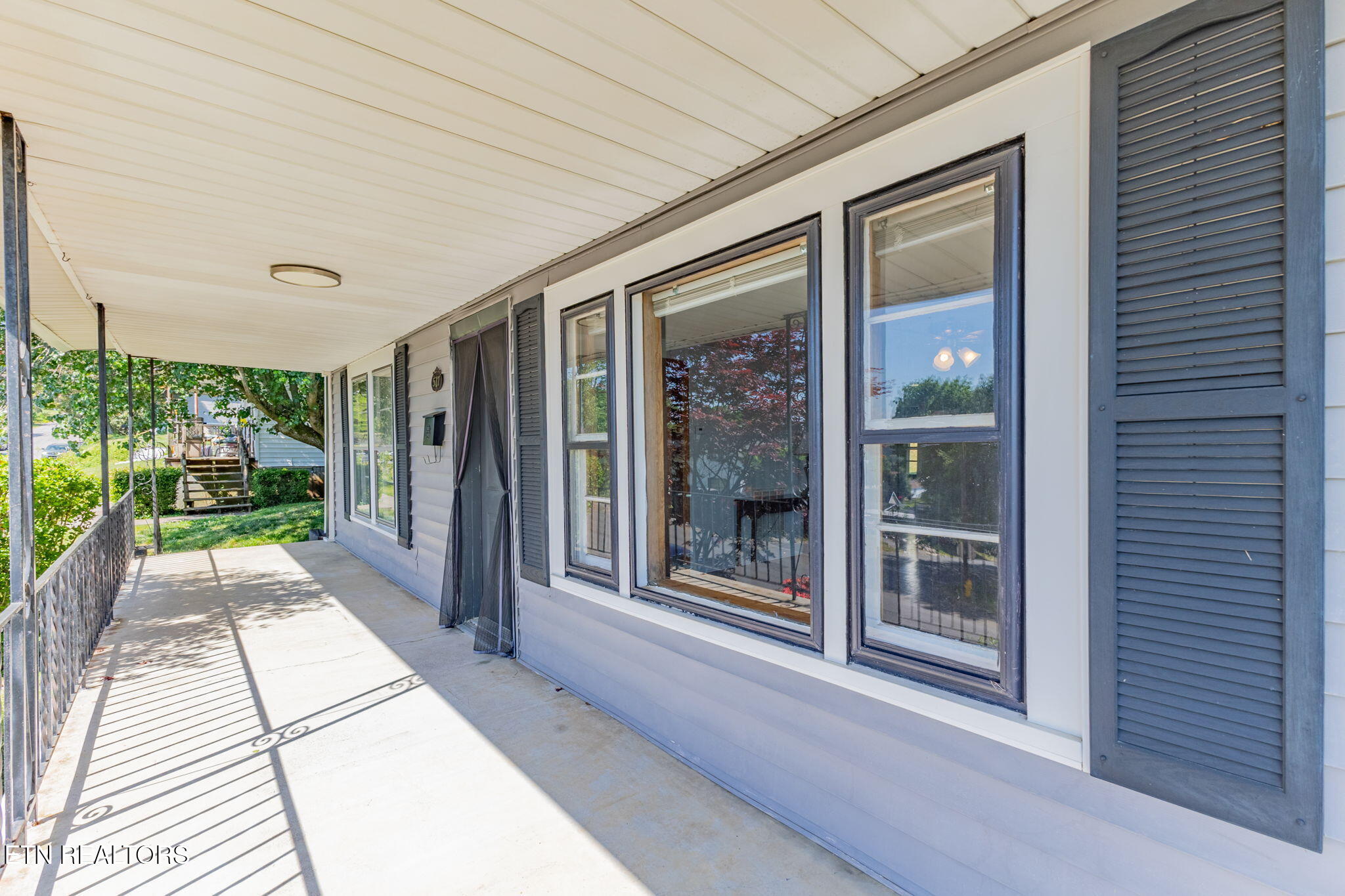 517 W 2nd Avenue Lenoir City TN 37771
