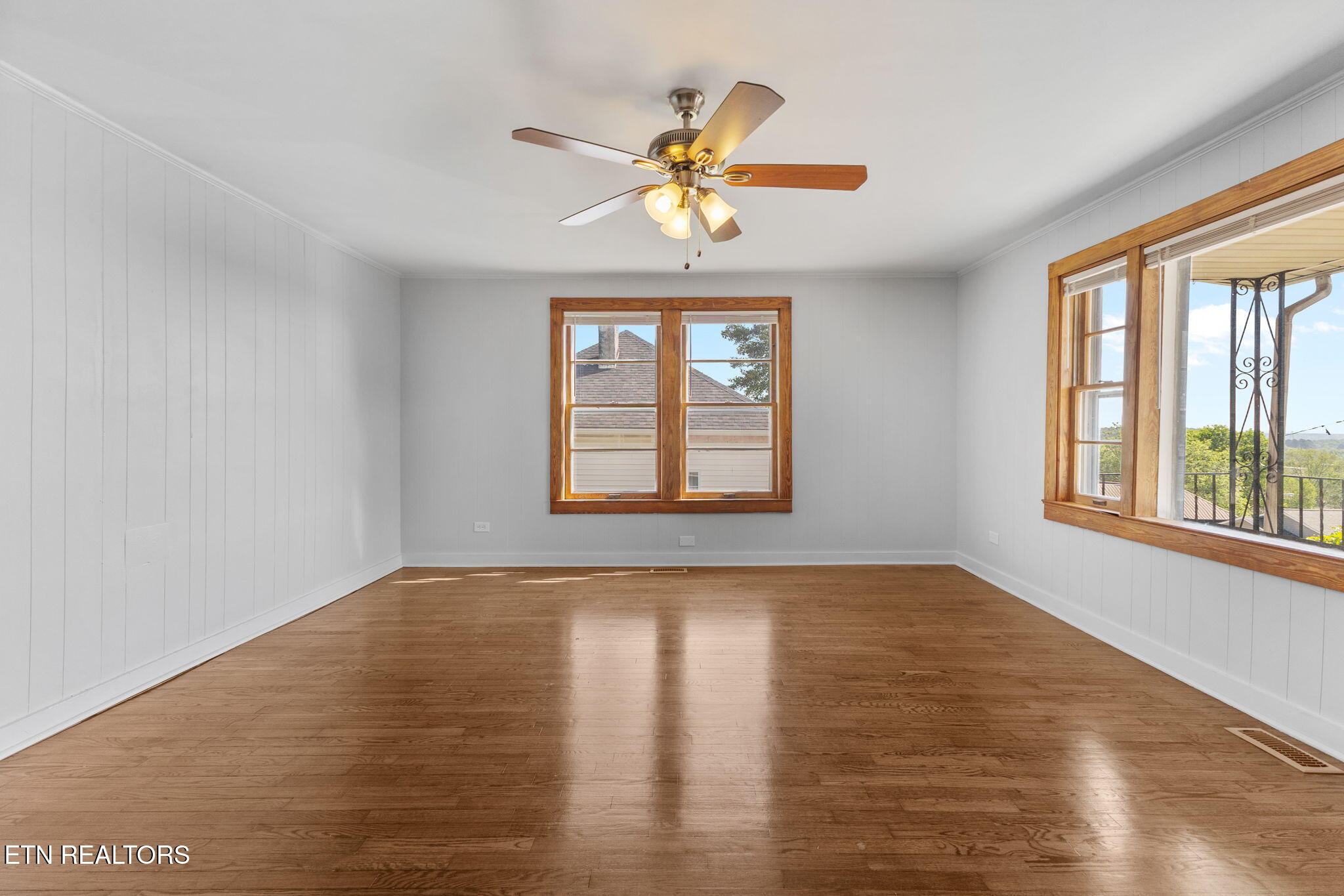 517 W 2nd Avenue Lenoir City TN 37771