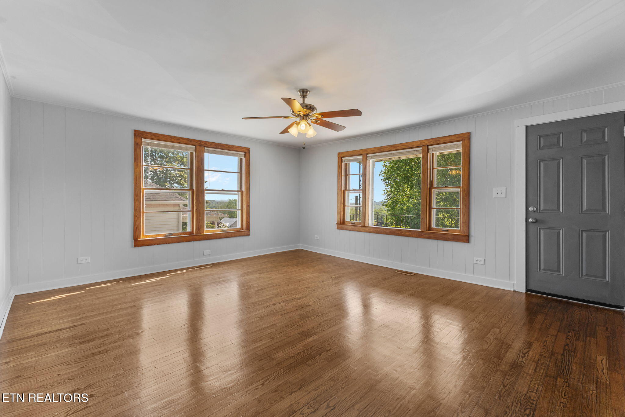 517 W 2nd Avenue Lenoir City TN 37771