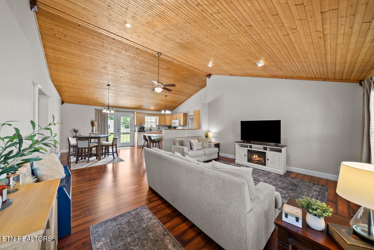 842 Henry Lane Greenback TN 37742